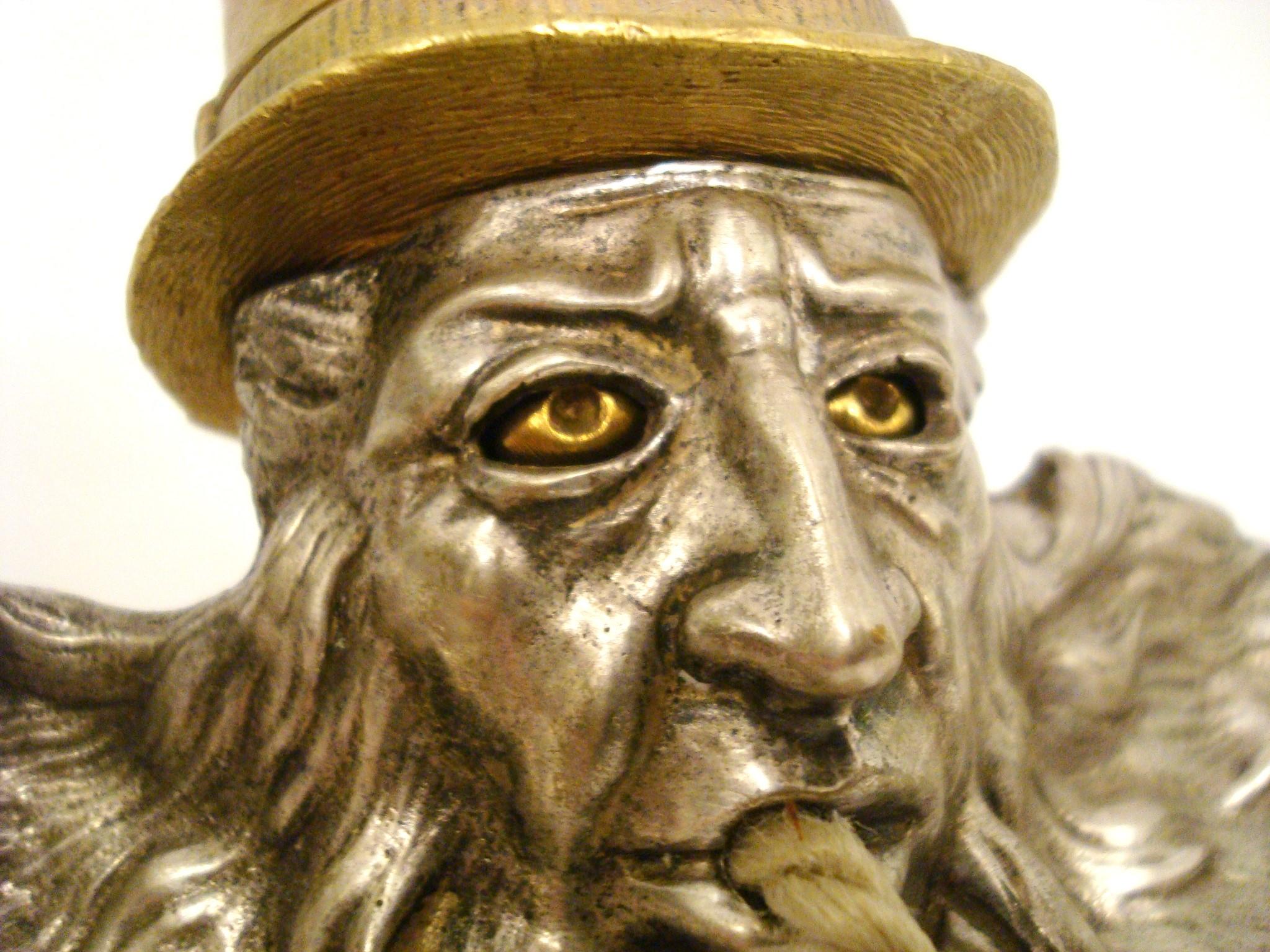 Argenté Allume-cigares de table en bronze doré du 19e siècle, en forme d'homme barbu en vente