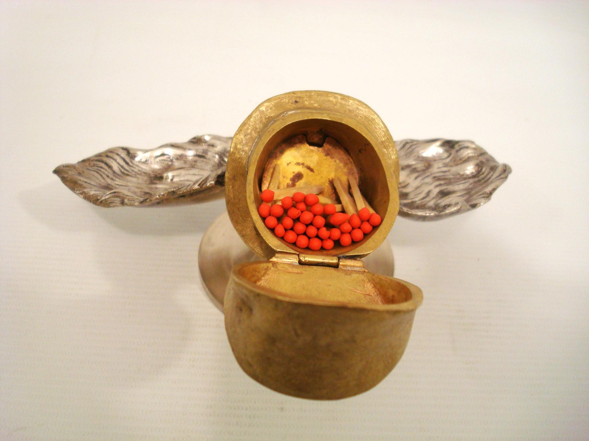 Bronze Allume-cigares de table en bronze doré du 19e siècle, en forme d'homme barbu en vente