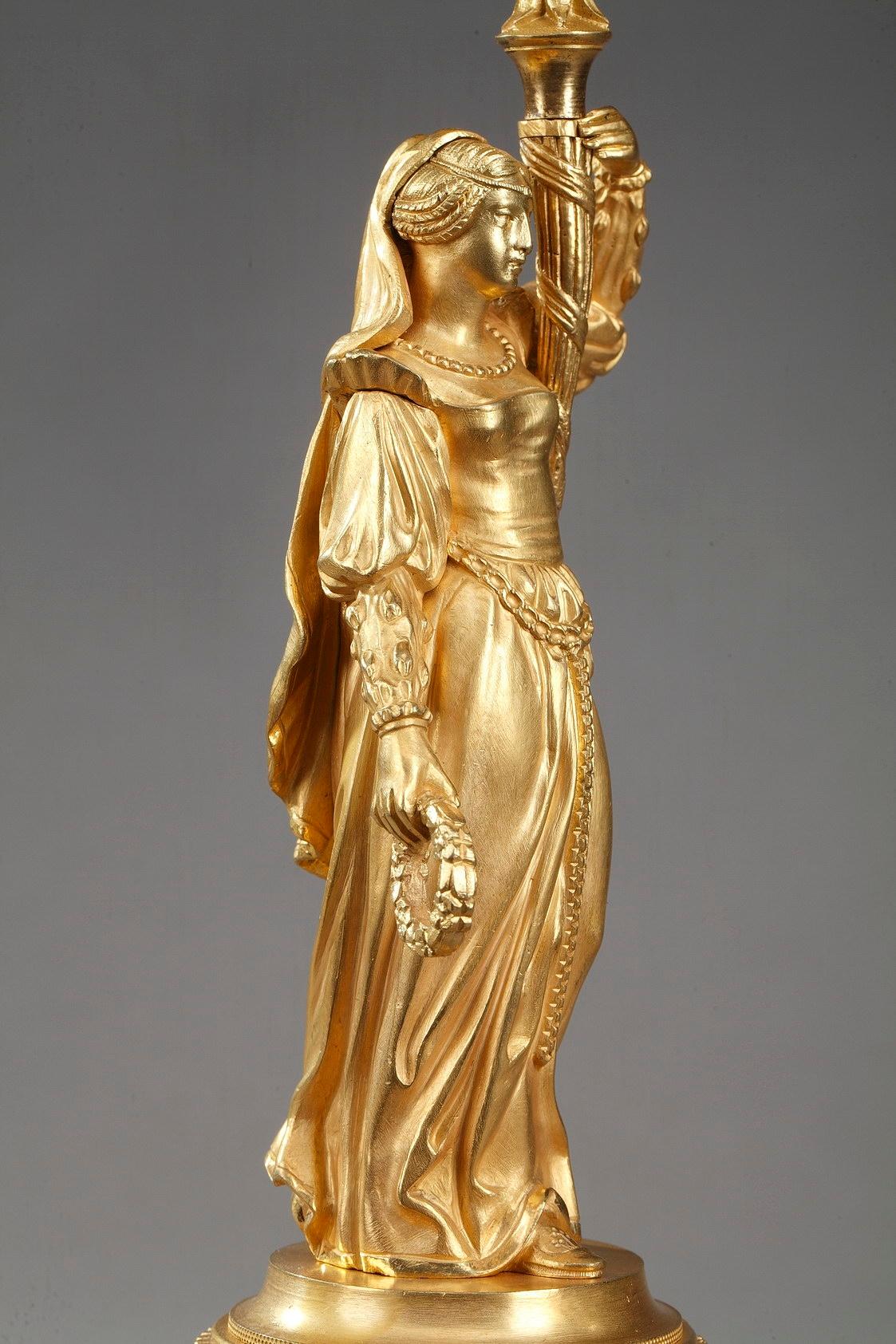 troubadour-Kronleuchter aus vergoldeter Bronze des 19. Jahrhunderts mit höflicher Szene 8