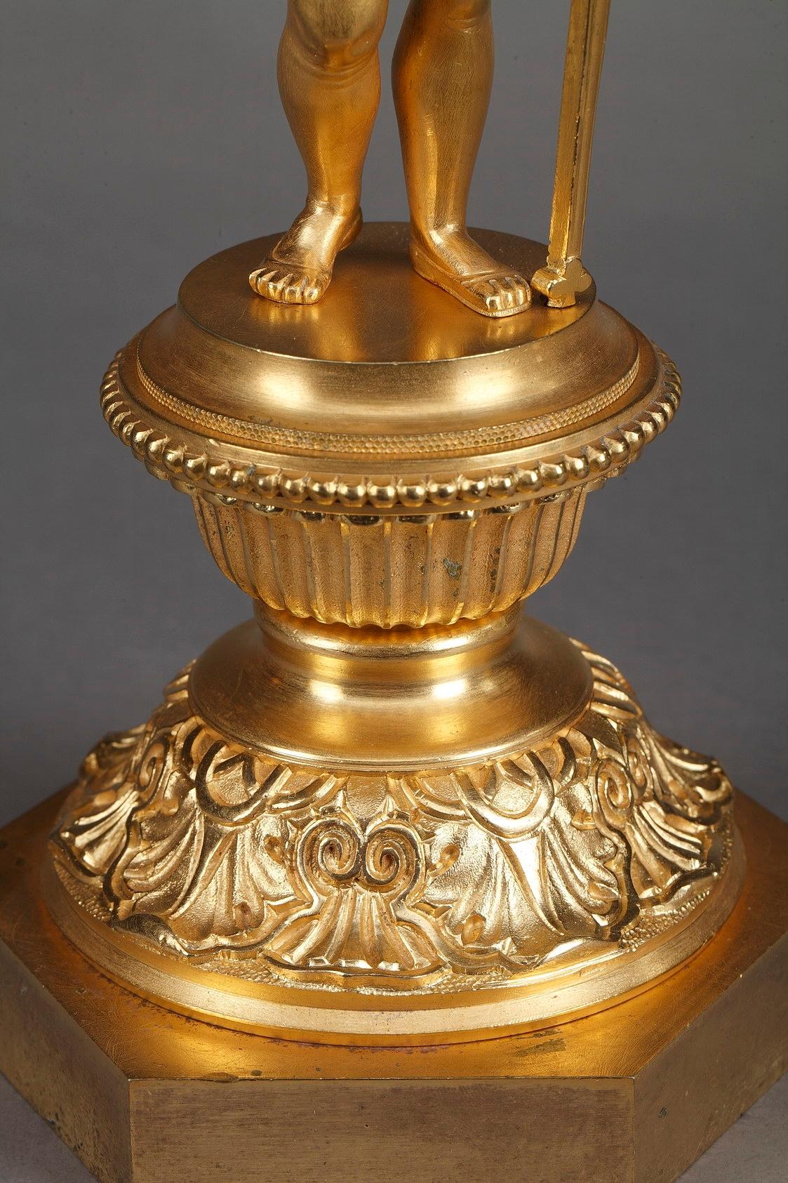 troubadour-Kronleuchter aus vergoldeter Bronze des 19. Jahrhunderts mit höflicher Szene (Französisch)