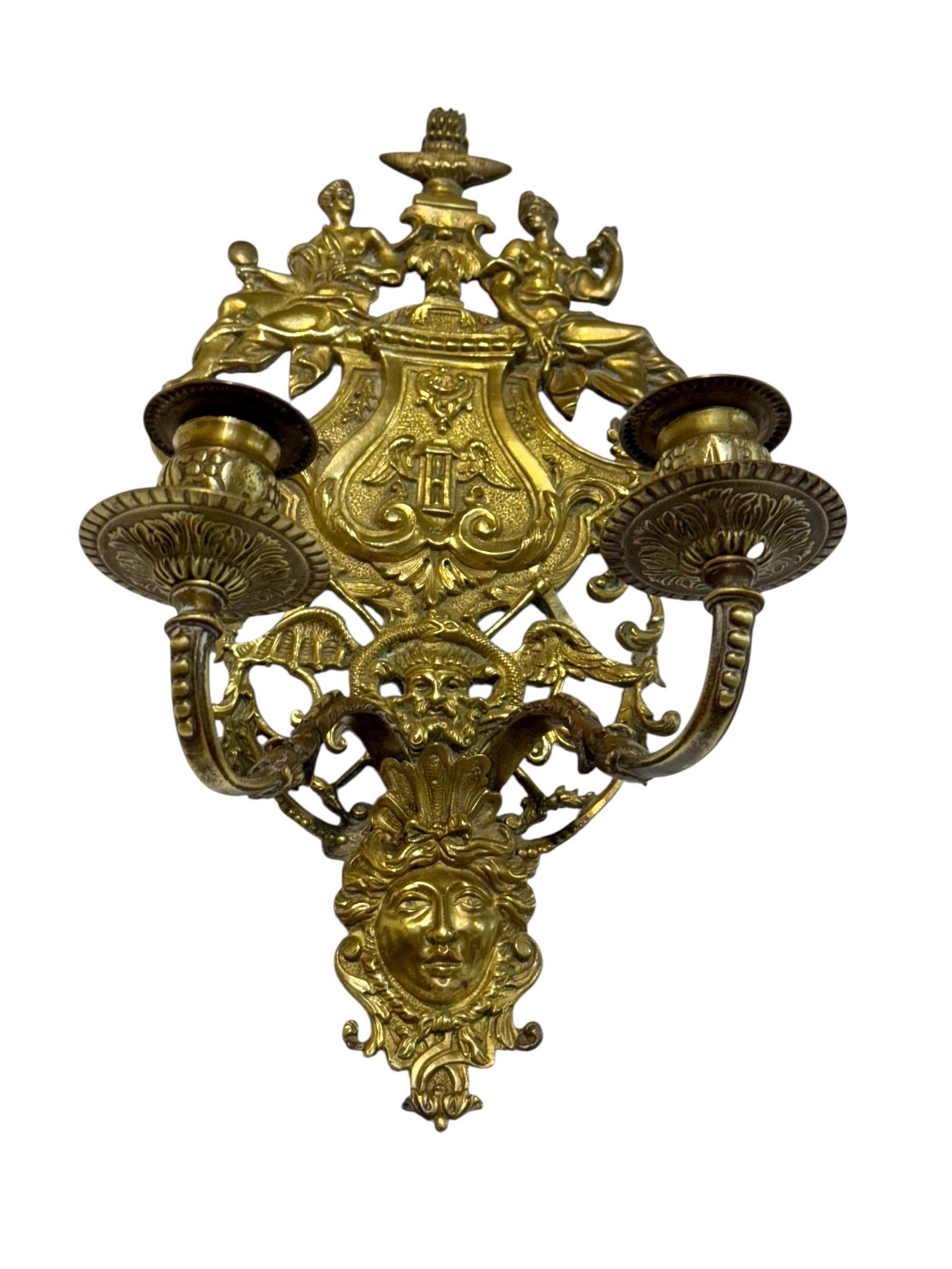 Applique in bronzo dorato del XIX secolo con figure allegoriche in vendita 4