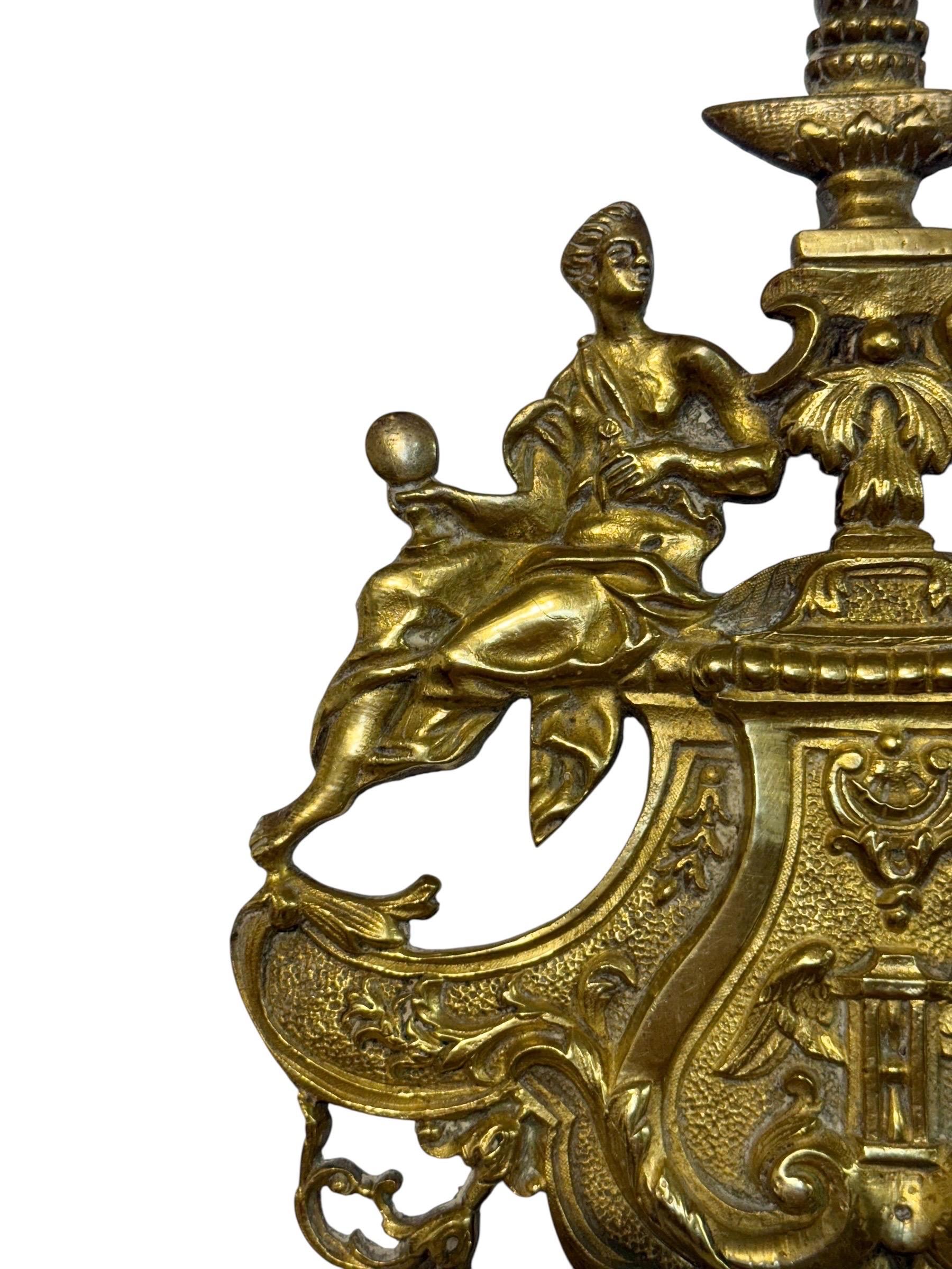 Applique in bronzo dorato del XIX secolo con figure allegoriche in vendita 5
