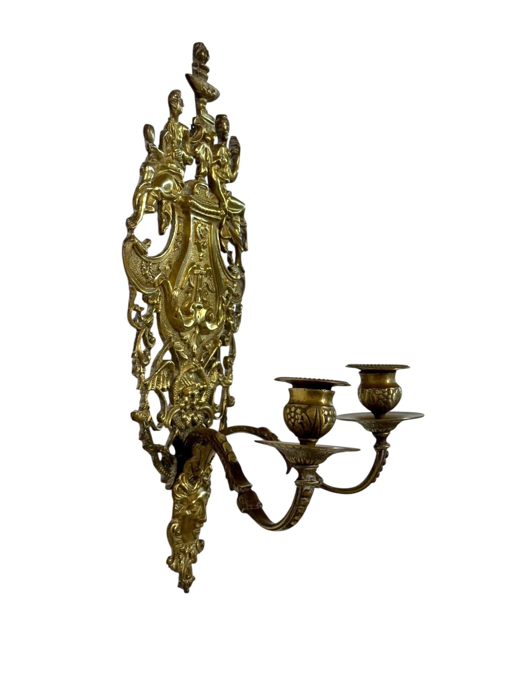Applique in bronzo dorato del XIX secolo con figure allegoriche in vendita 9