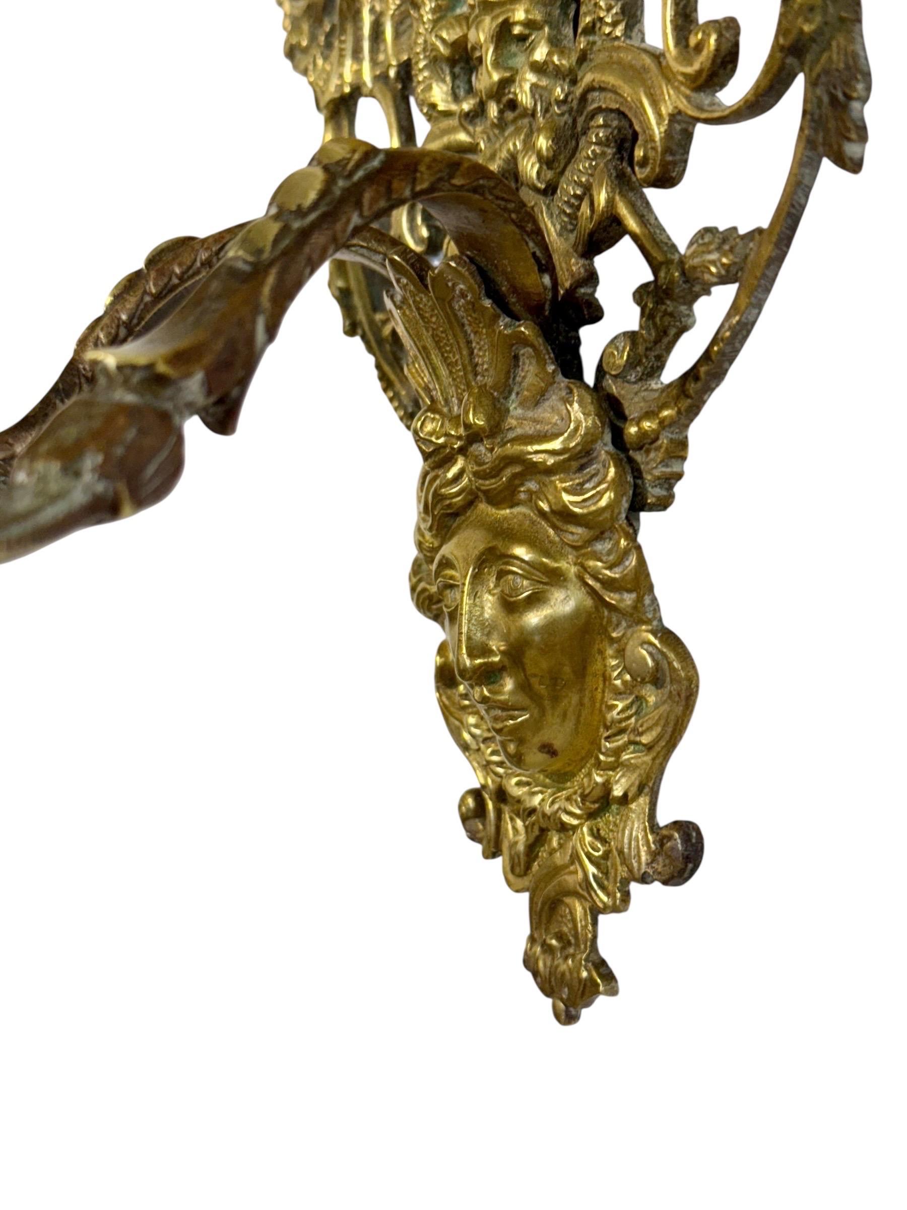 Applique in bronzo dorato del XIX secolo con figure allegoriche in vendita 1