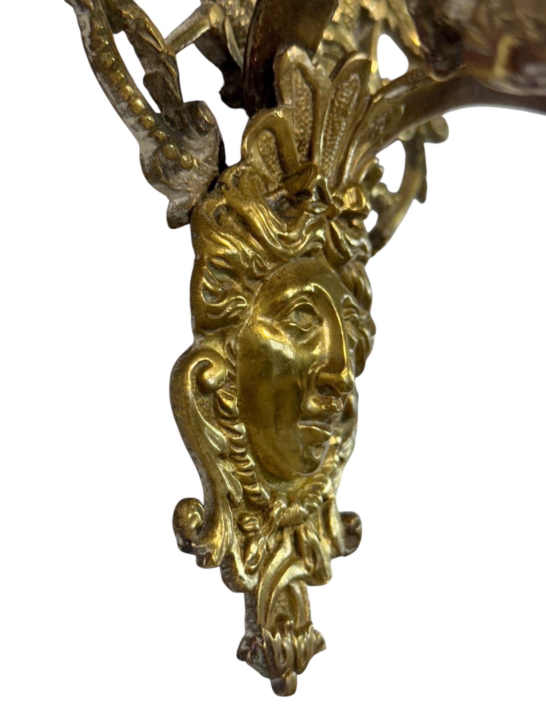 Applique in bronzo dorato del XIX secolo con figure allegoriche in vendita 3