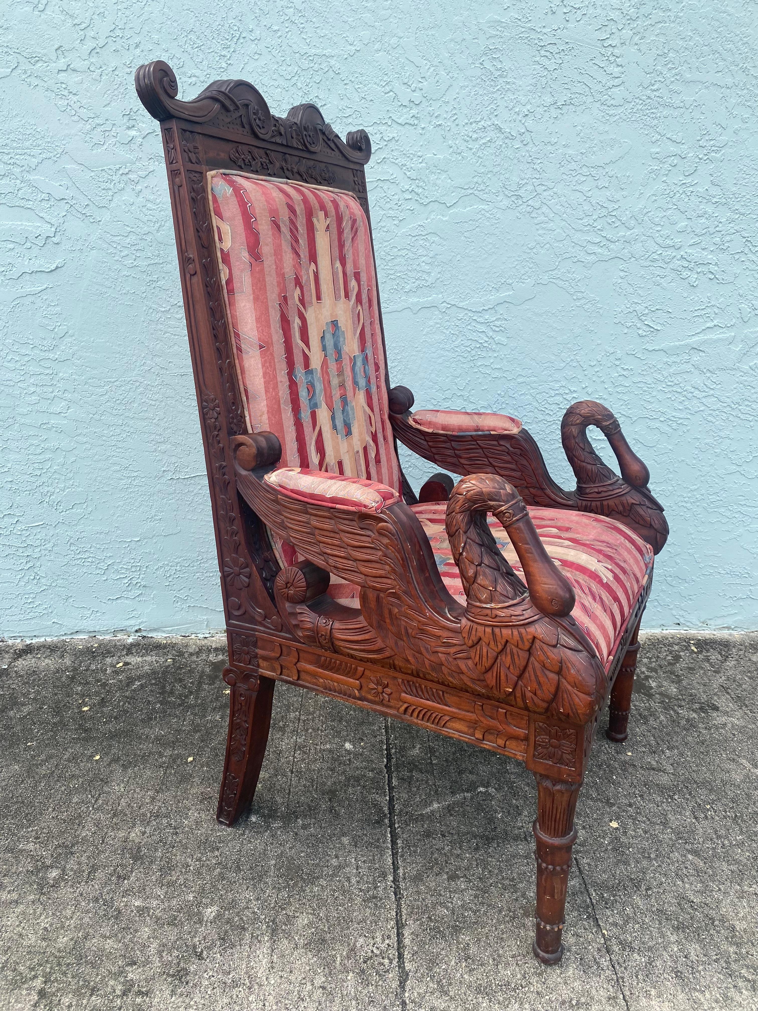 Chaise de bibliothèque du 19e siècle en bois Wood Wood Swan sculpté et doré  Bon état - En vente à Fort Lauderdale, FL