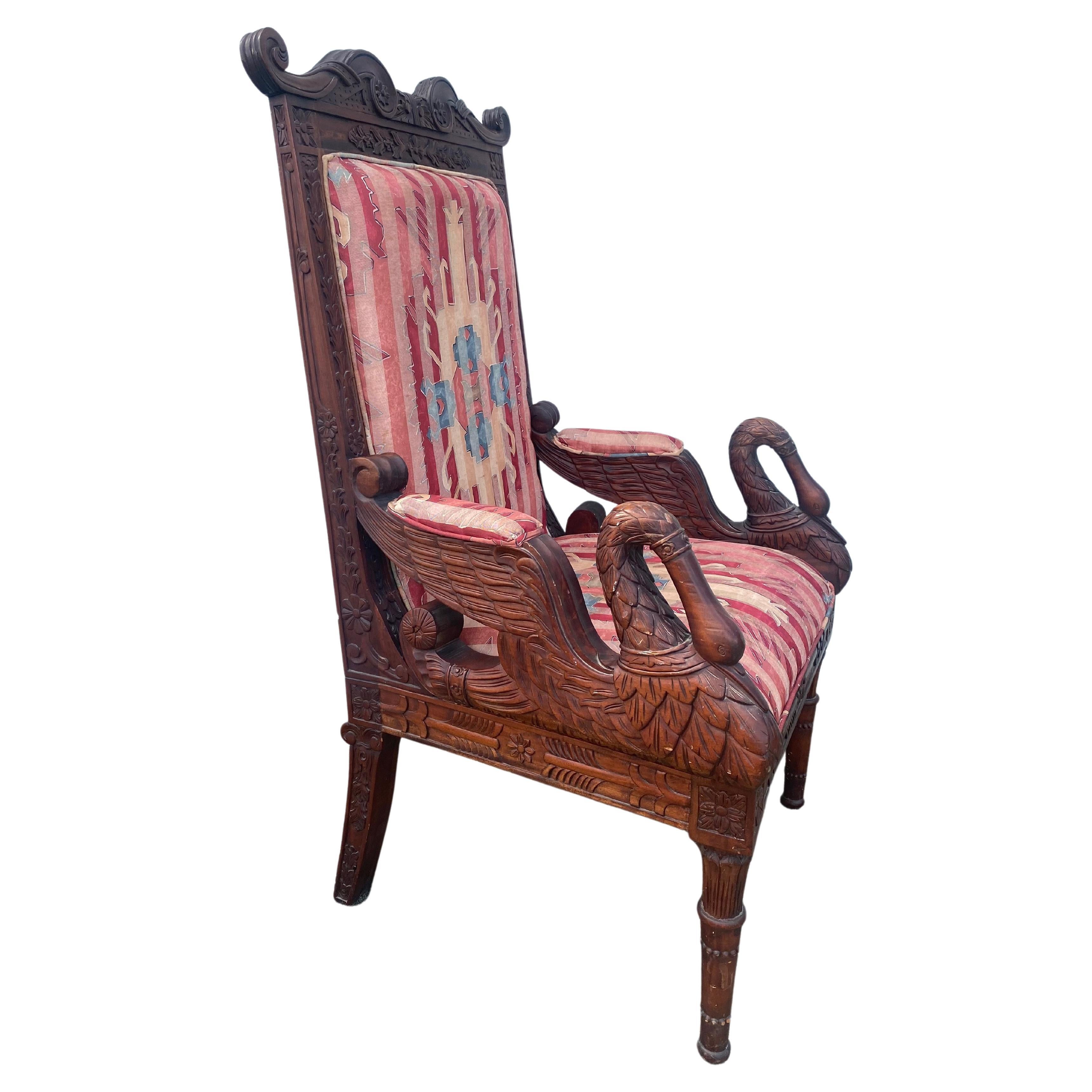 Chaise de bibliothèque du 19e siècle en bois Wood Wood Swan sculpté et doré  en vente