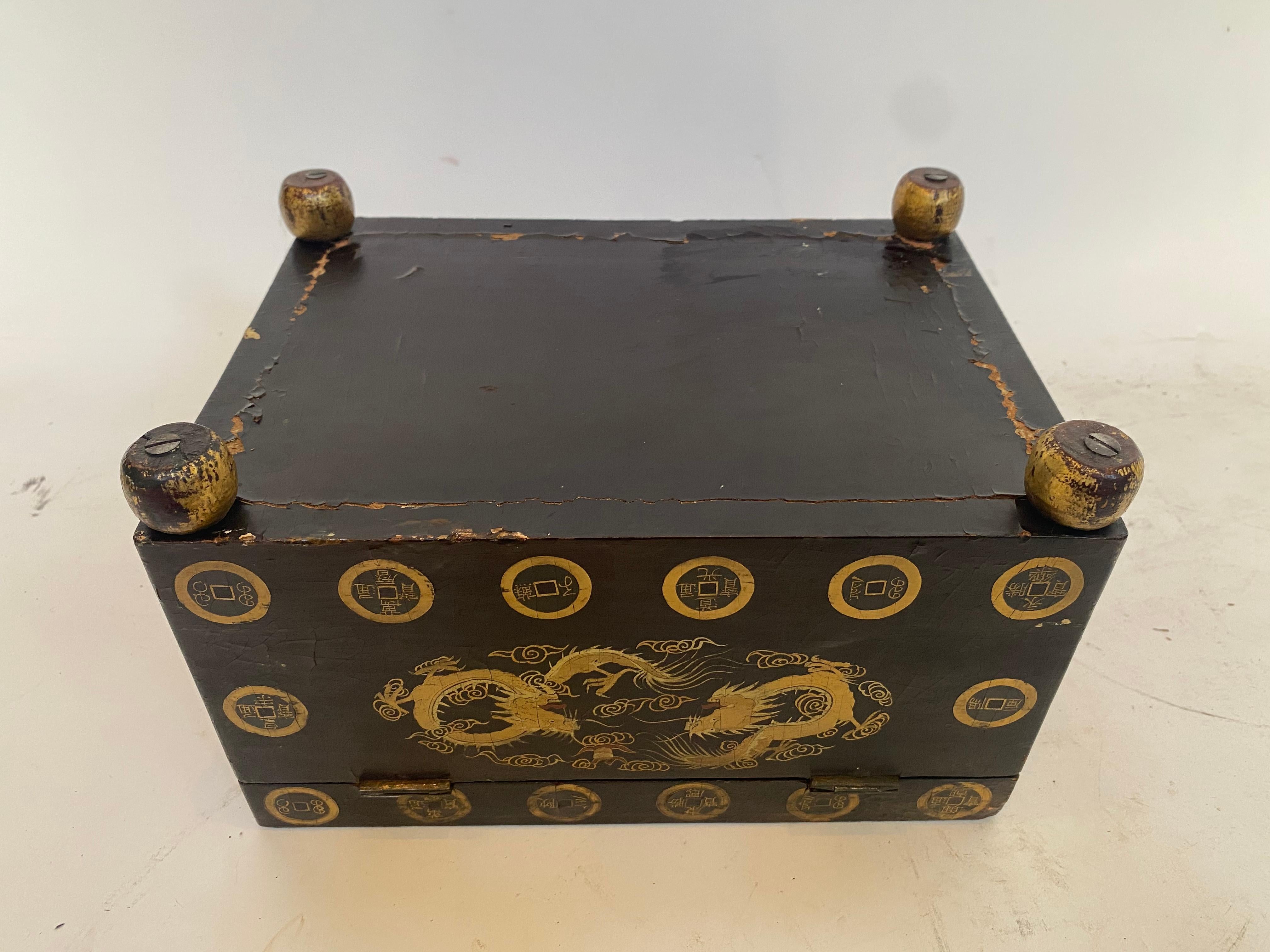 19th Century Gilt Chinese Lacquer Tea Caddy For Sale 5