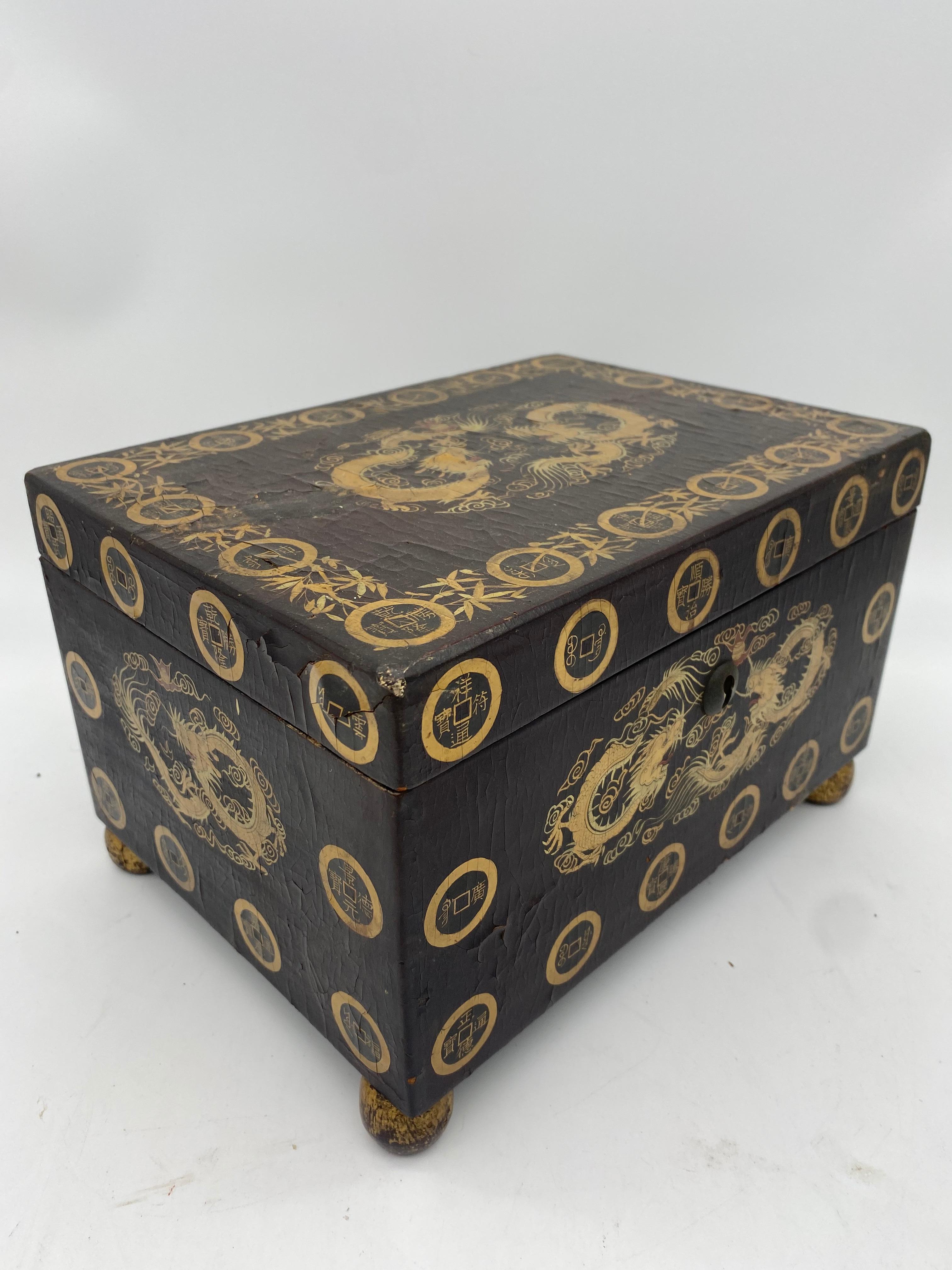 Qing 19th Century Gilt Chinese Lacquer Tea Caddy For Sale