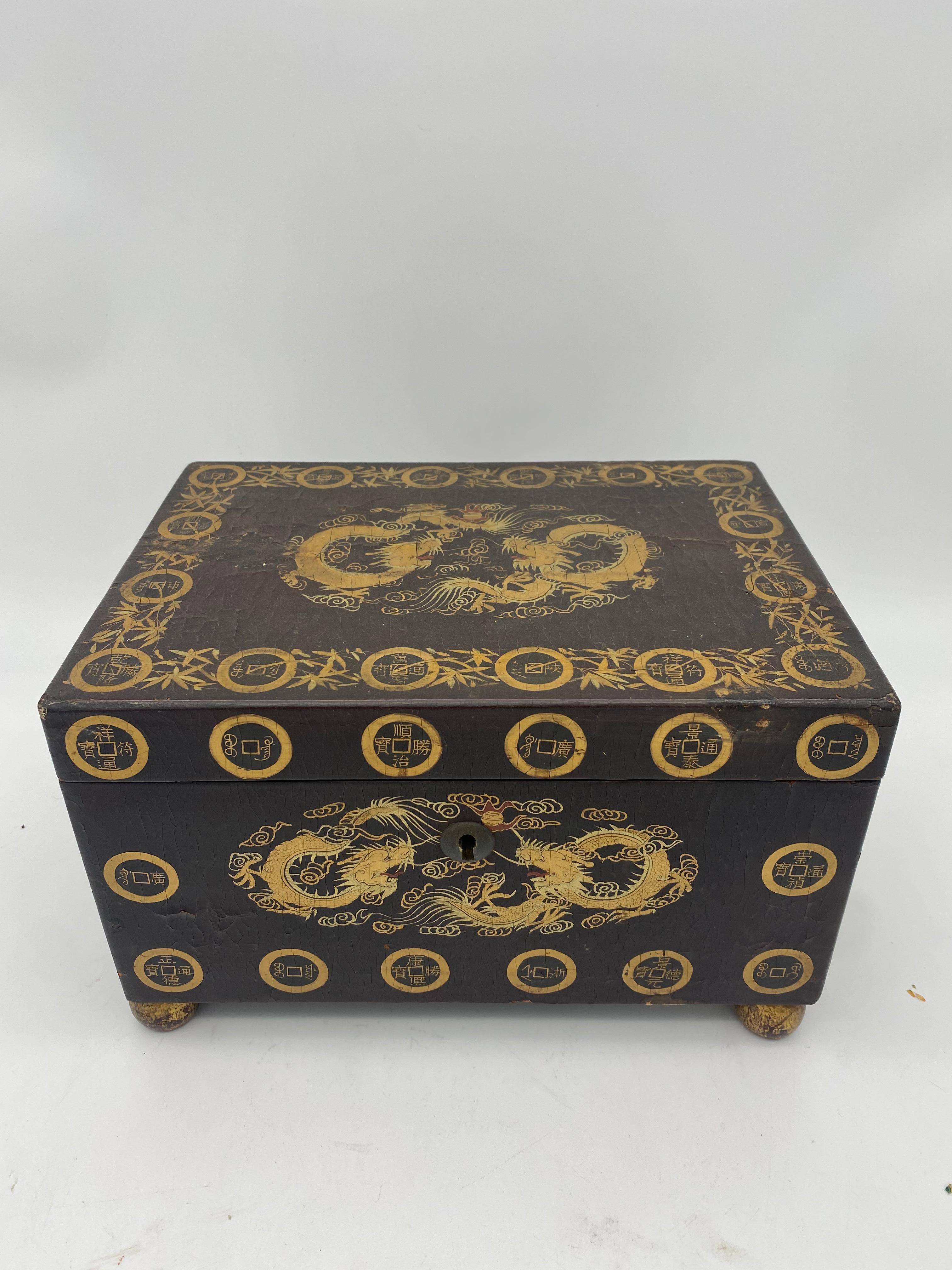 Hand-Carved 19th Century Gilt Chinese Lacquer Tea Caddy For Sale
