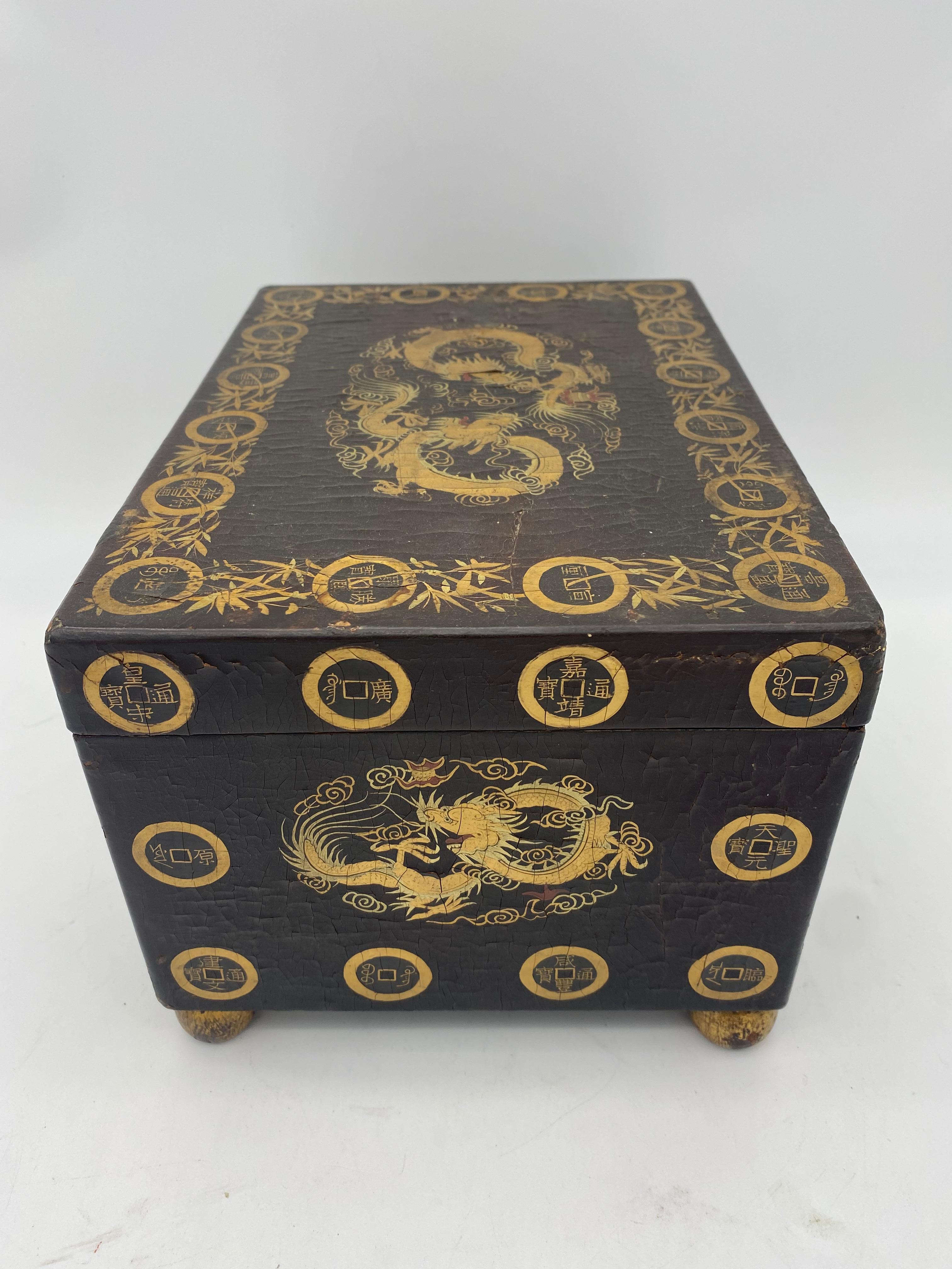 19th Century Gilt Chinese Lacquer Tea Caddy For Sale 2