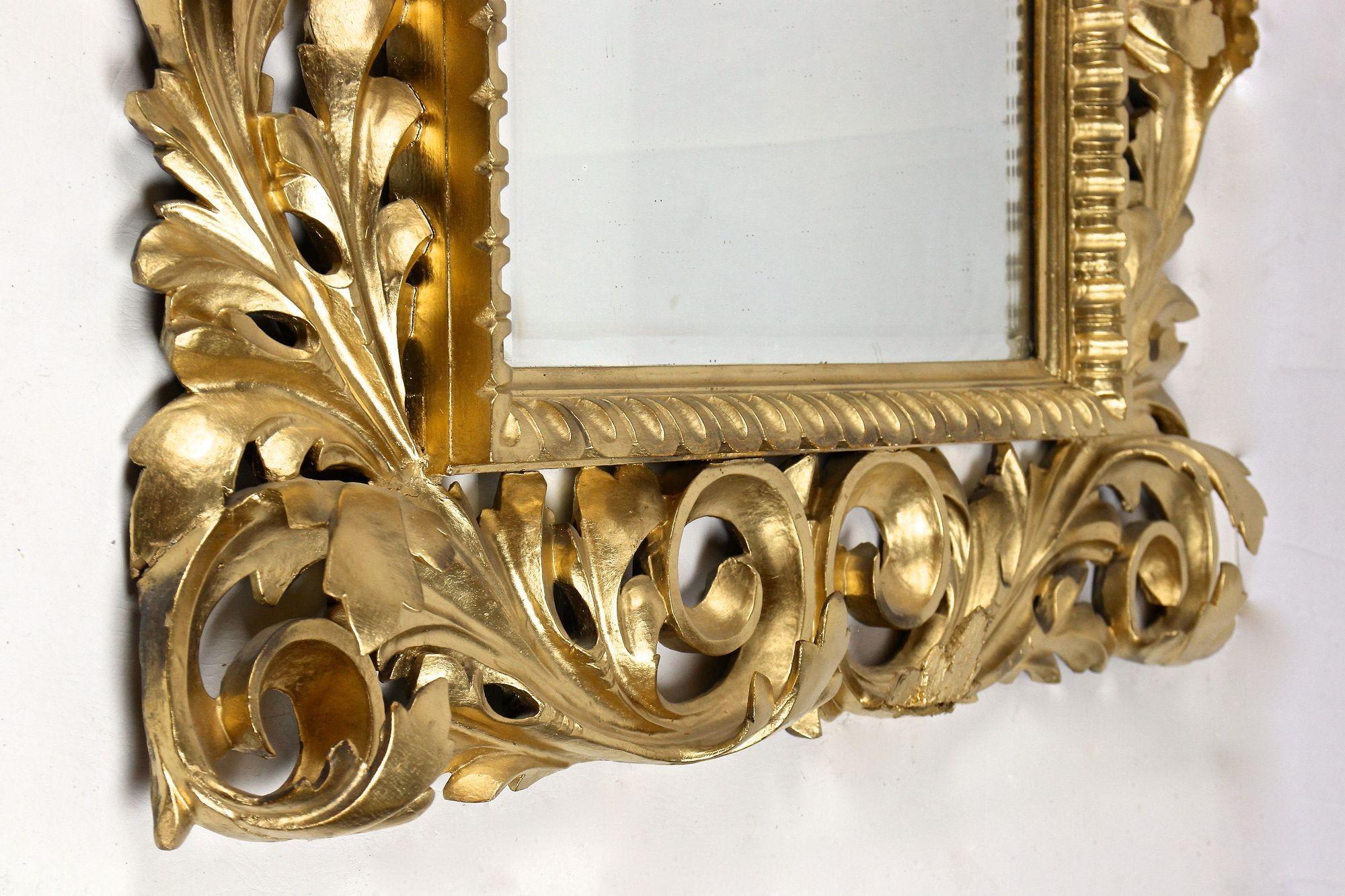 Vergoldeter Florentine-Spiegel des 19. Jahrhunderts, durchbrochen gearbeitet, Italien um 1890 im Angebot 4