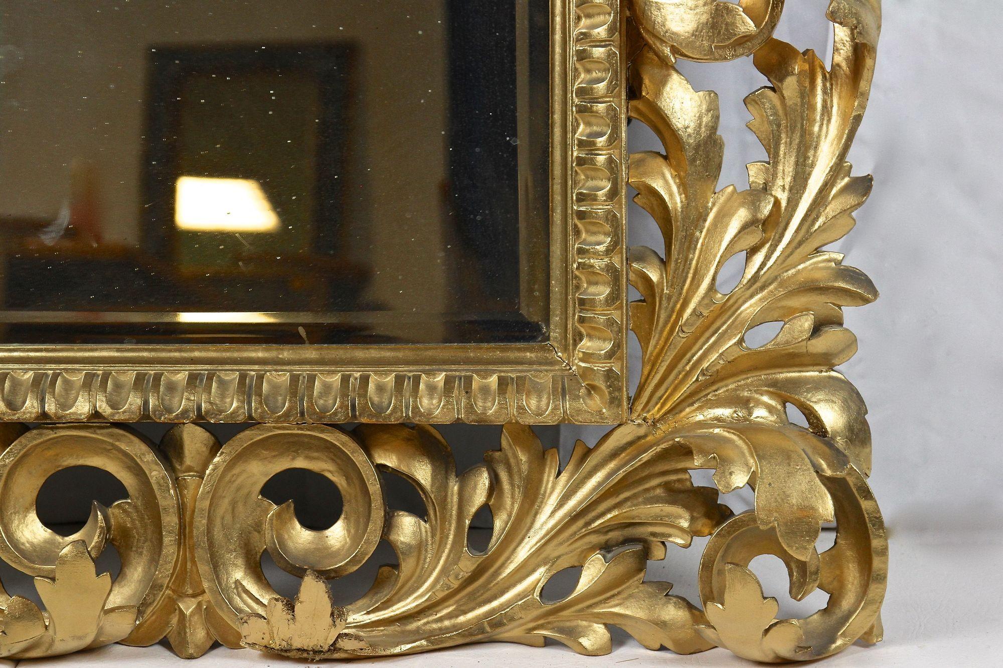 Vergoldeter Florentine-Spiegel des 19. Jahrhunderts, durchbrochen gearbeitet, Italien um 1890 im Angebot 1