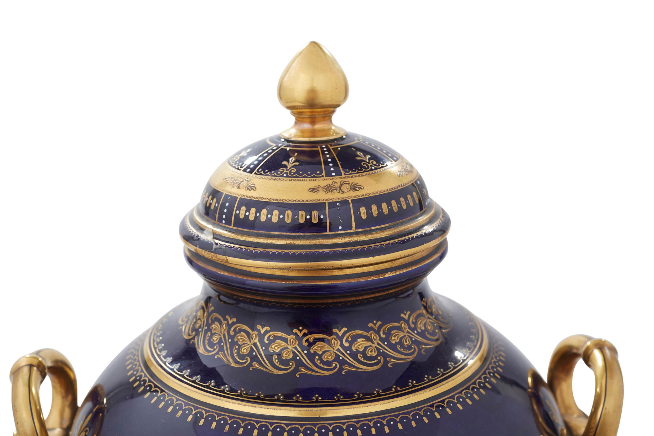 19th Century Gilt Gold Decorative Covered Urn For Sale 6