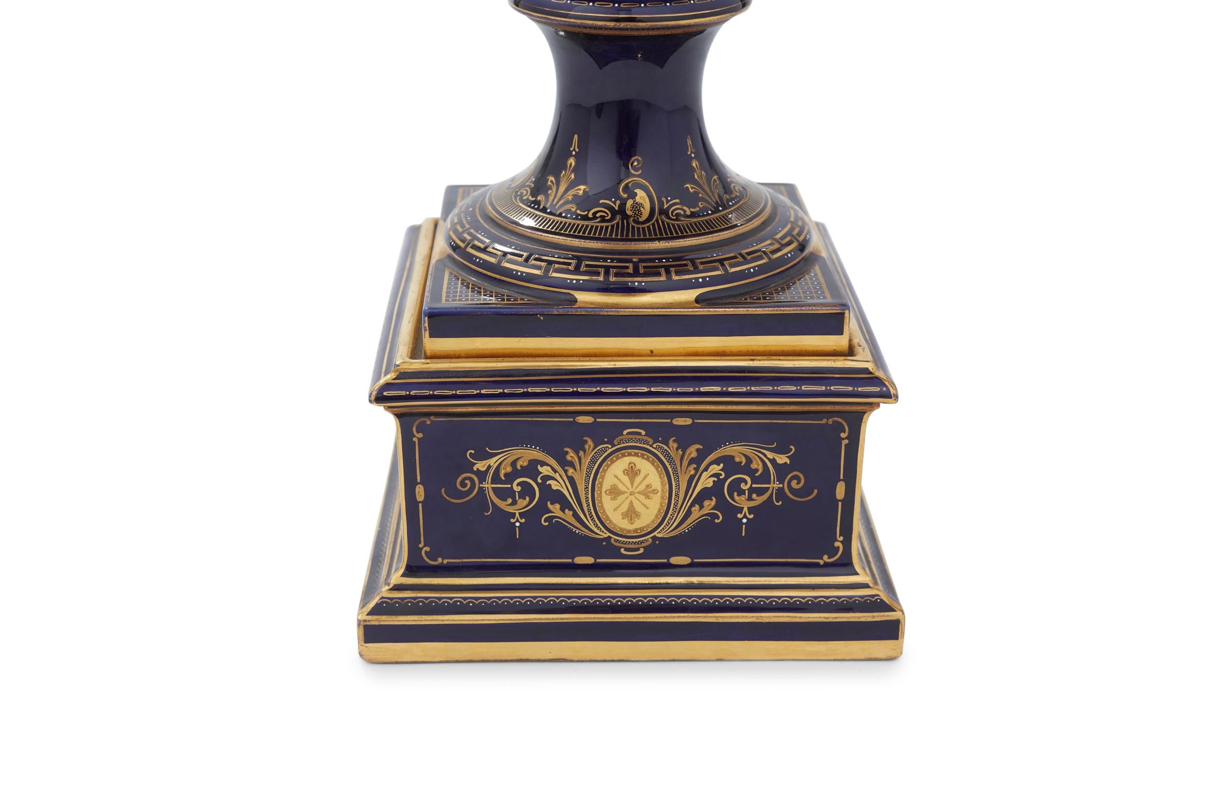 19th Century Gilt Gold Decorative Covered Urn For Sale 2