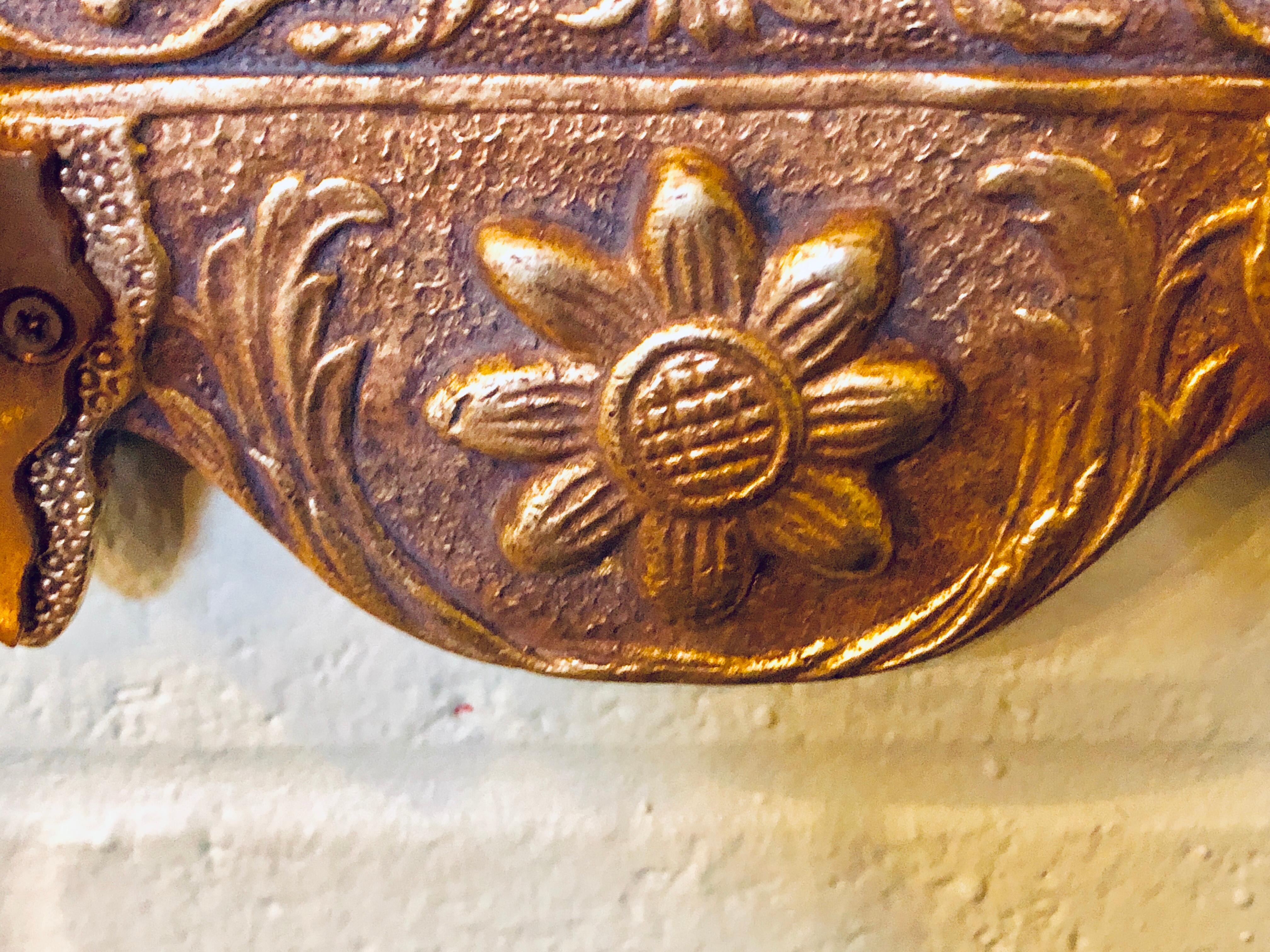 19th Century Gilt Gold Wall Mirror Sconce with Beveled Fleur-de-Lis Design In Good Condition In Stamford, CT