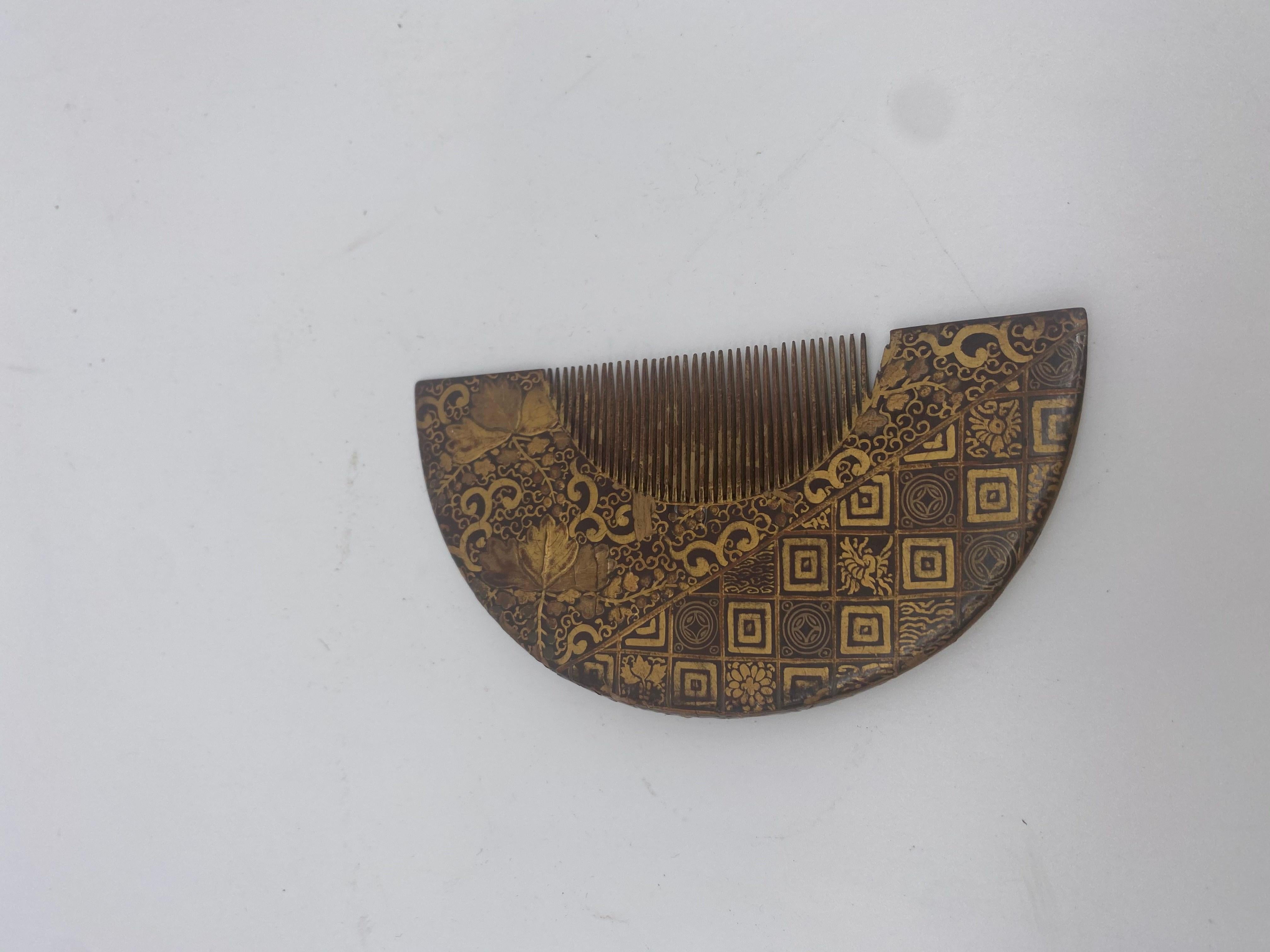 Qing 19th Century Gilt Lacquer Chinese Comb For Sale