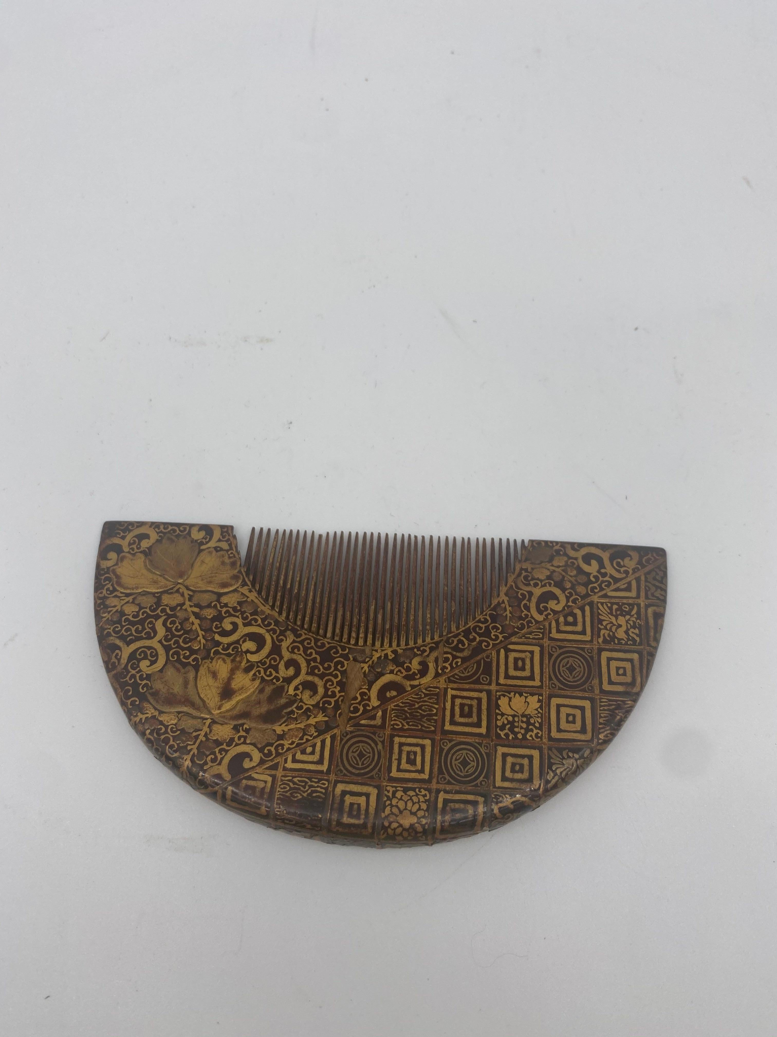 Hand-Carved 19th Century Gilt Lacquer Chinese Comb For Sale