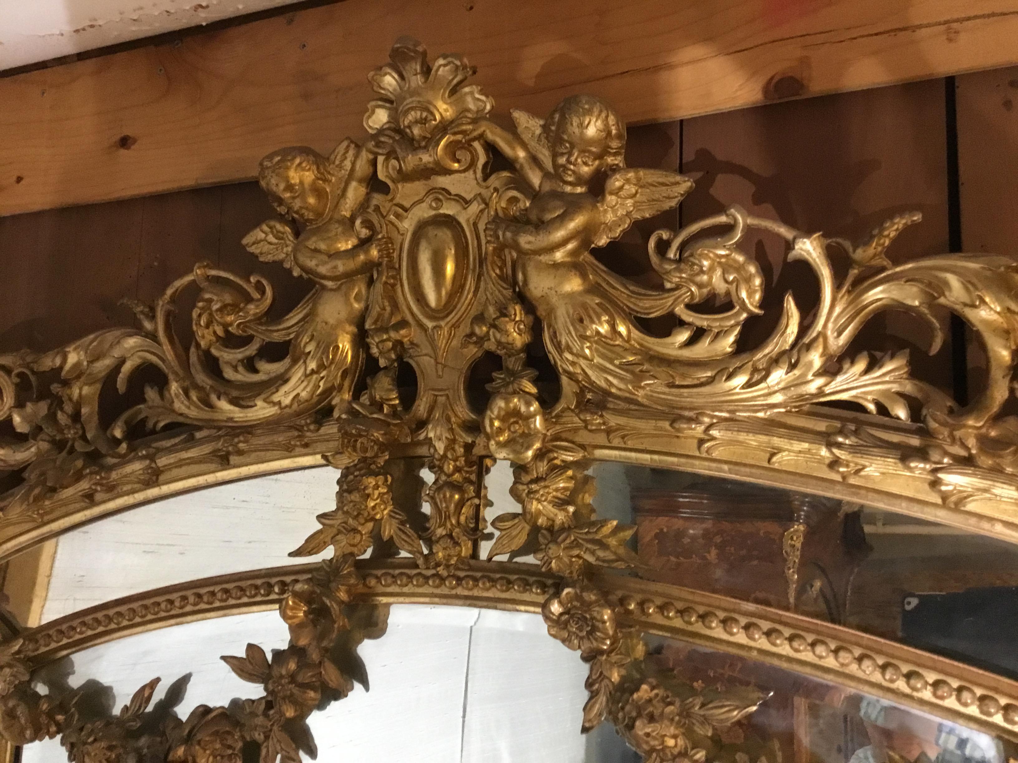 Vergoldeter Spiegel des 19. Jahrhunderts mit facettiertem Glas (Louis XVI.) im Angebot
