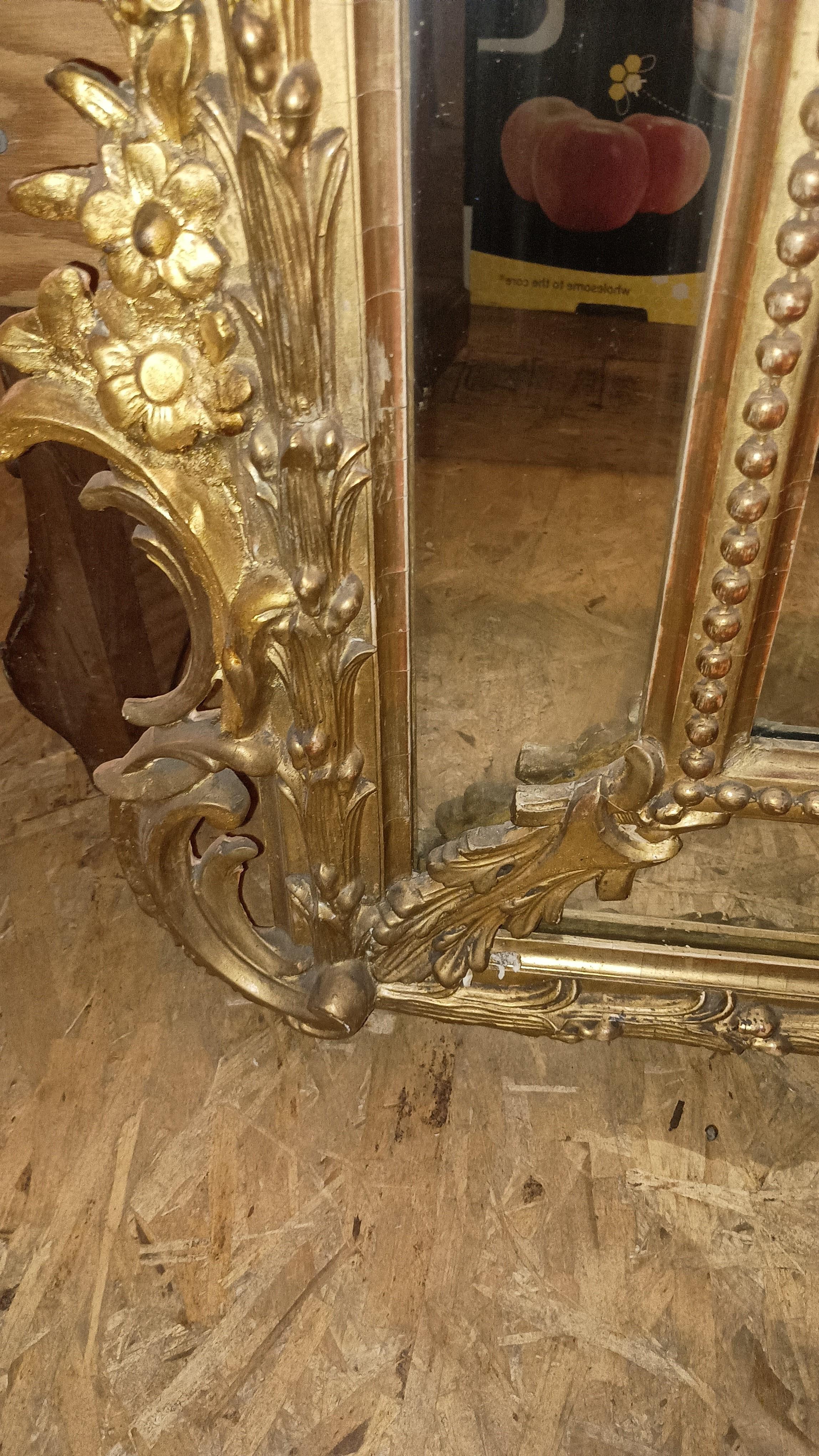 Biseauté Miroir doré du 19e siècle avec verre à facettes en vente