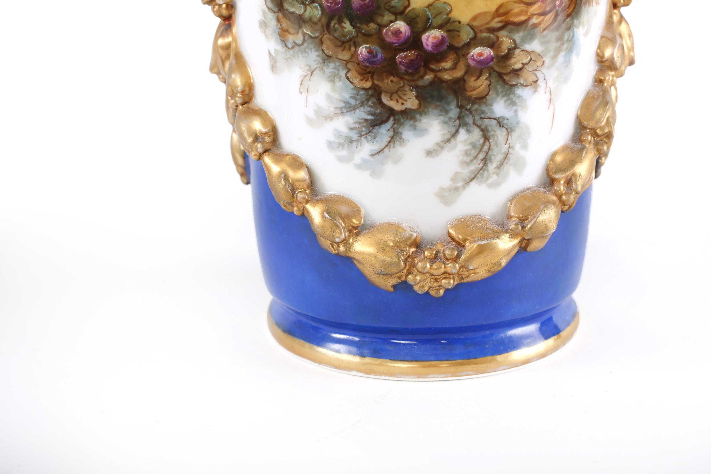 19th Century Gilt Porcelain Decorative Pair Vases For Sale 1