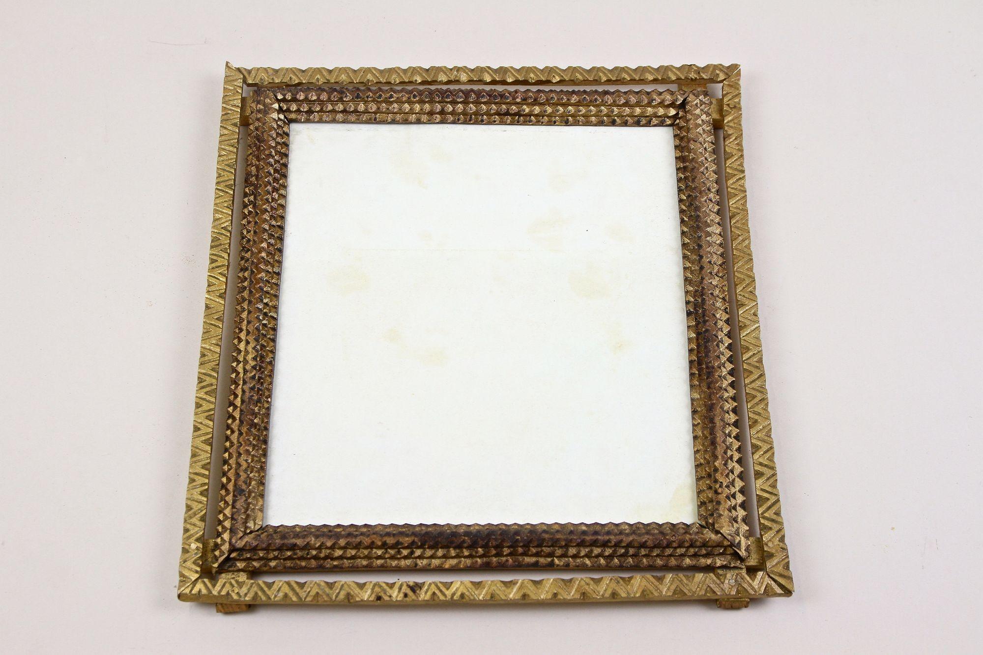 Vetro soffiato Cornice fotografica rustica dorata Tramp Art del XIX secolo, Austria, circa 1870