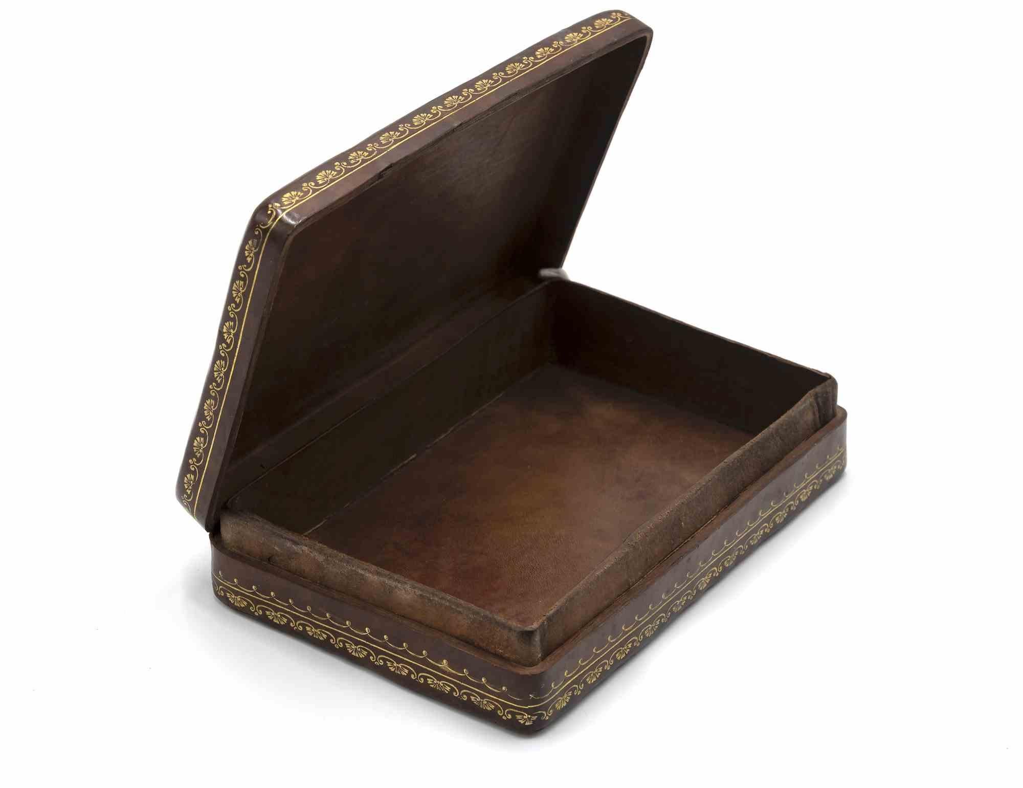 19th-Century Gilt-Tooled Leather Presentation Box, 19th-Century In Good Condition For Sale In Roma, IT