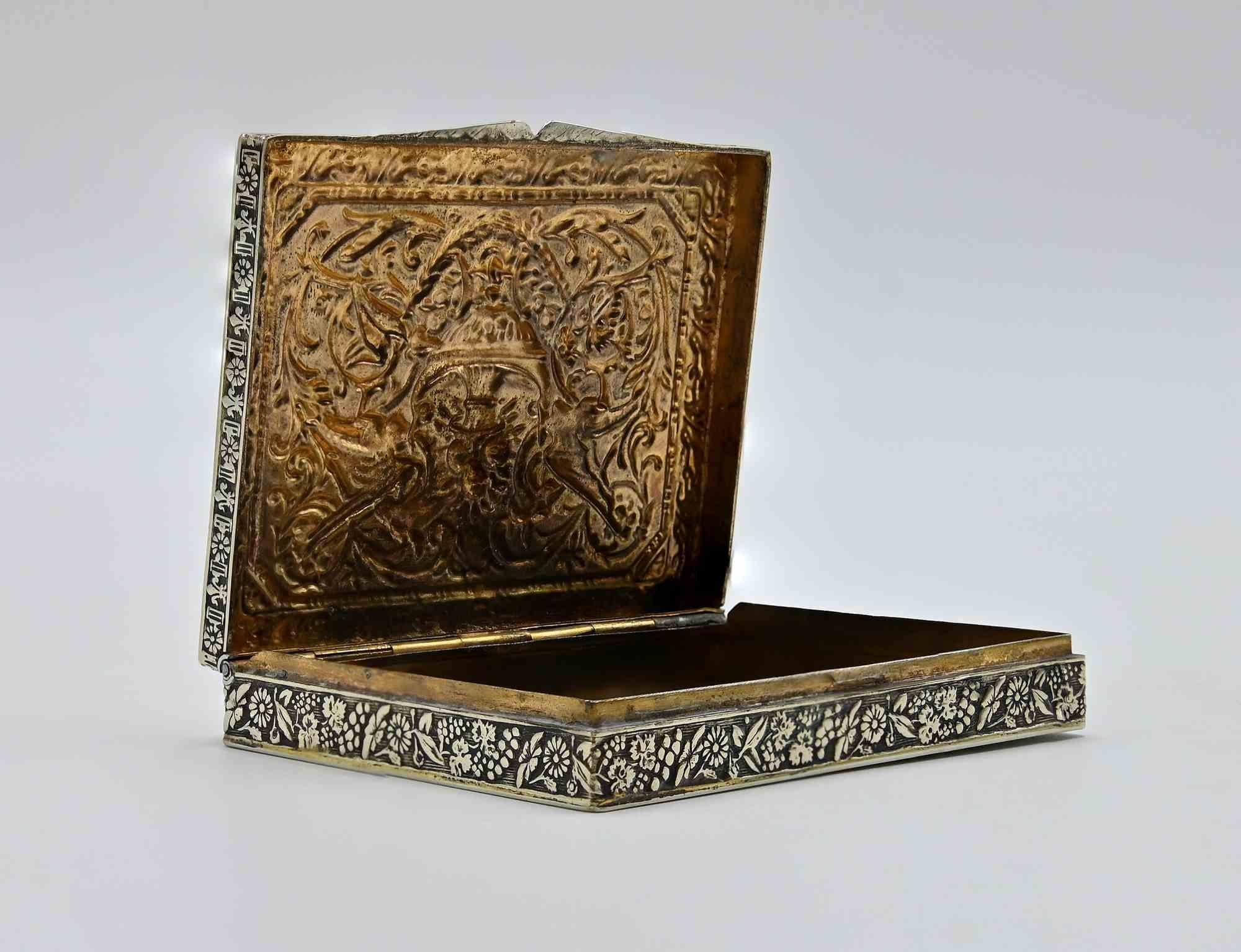 19th Century 19th-Century Gilt-Tooled Leather Presentation Box, 19th-Century For Sale