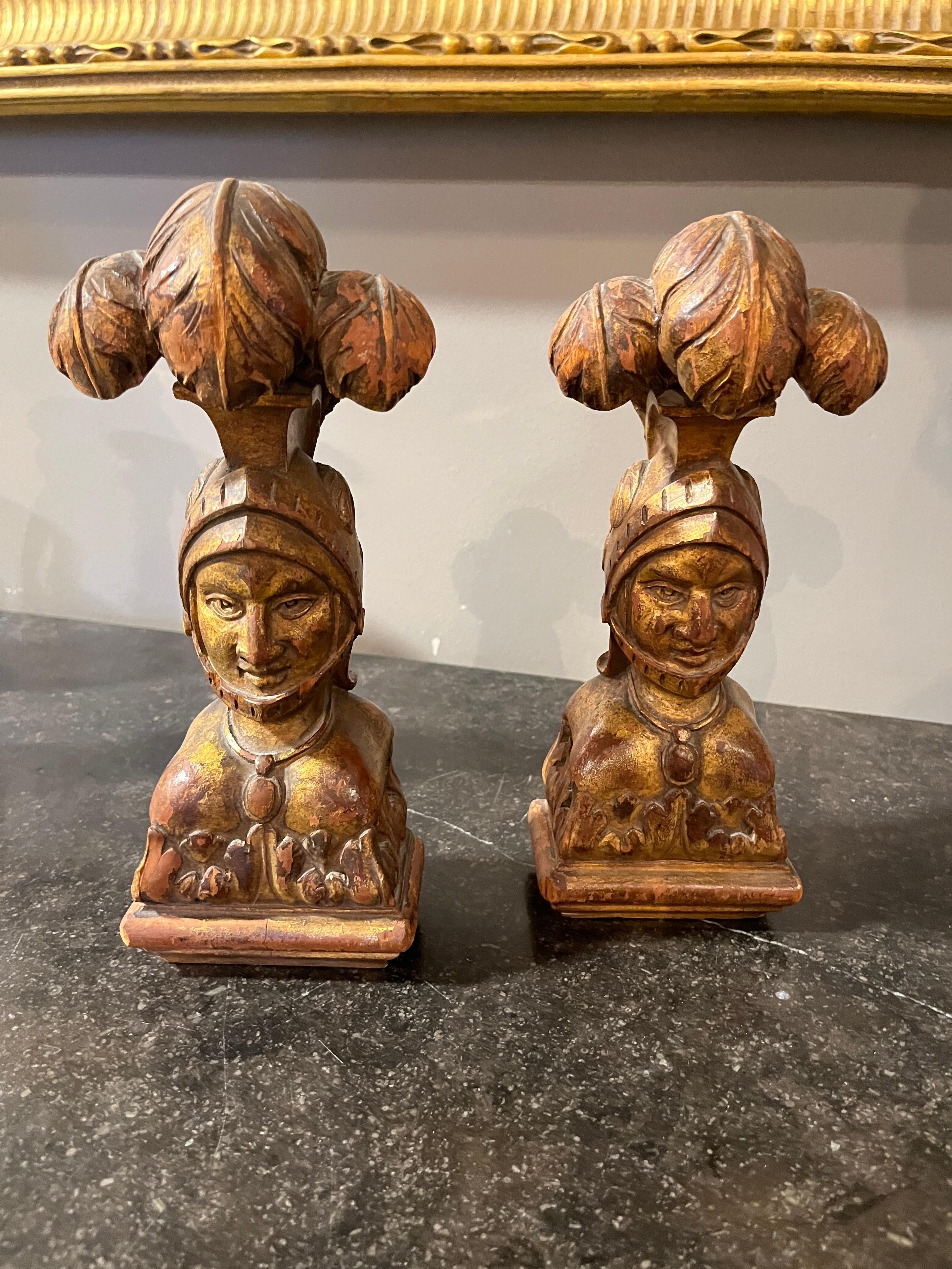 Conquistador in legno dorato del XIX secolo. Bellissima coppia acquistata in Francia. Usura appropriata all'età, vedi foto dettagliate o scrivici per qualsiasi domanda. 