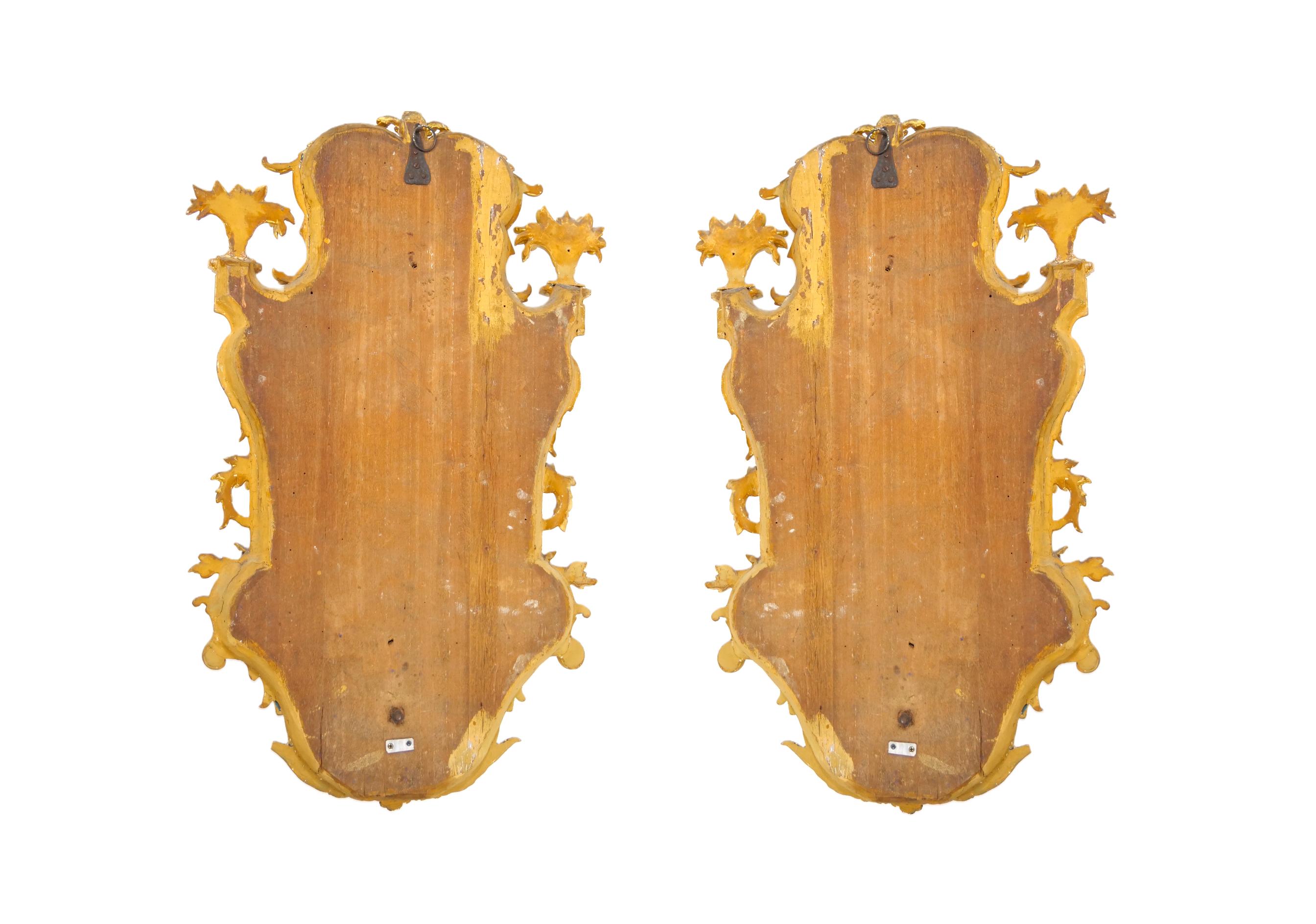 Dekorative Girandolen-Spiegel mit vergoldetem Holzrahmen, 19. Jahrhundert, Paar (Italienisch) im Angebot