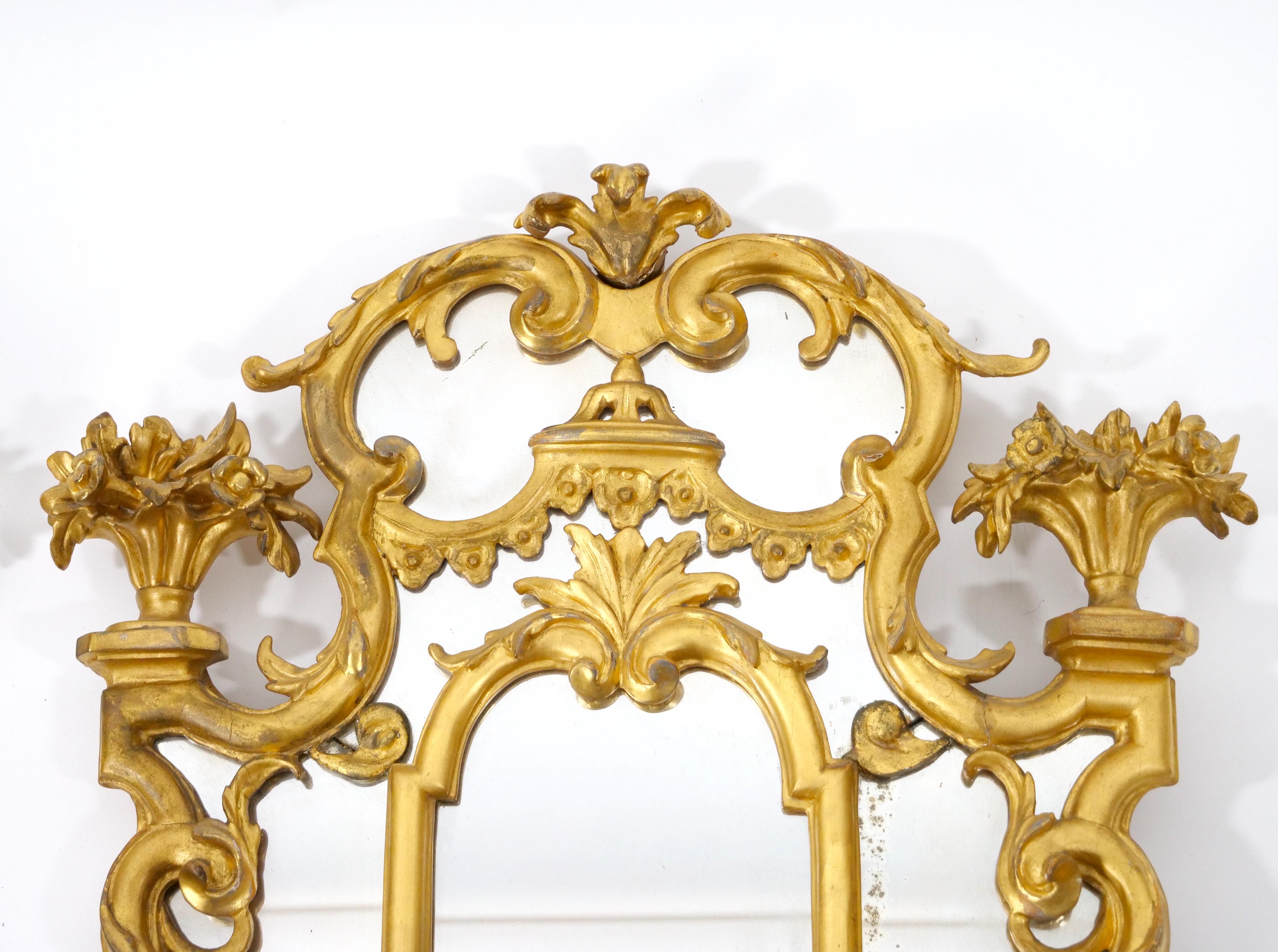 Paire de miroirs décoratifs Girandoles avec cadre en bois doré du 19ème siècle Bon état - En vente à Tarry Town, NY