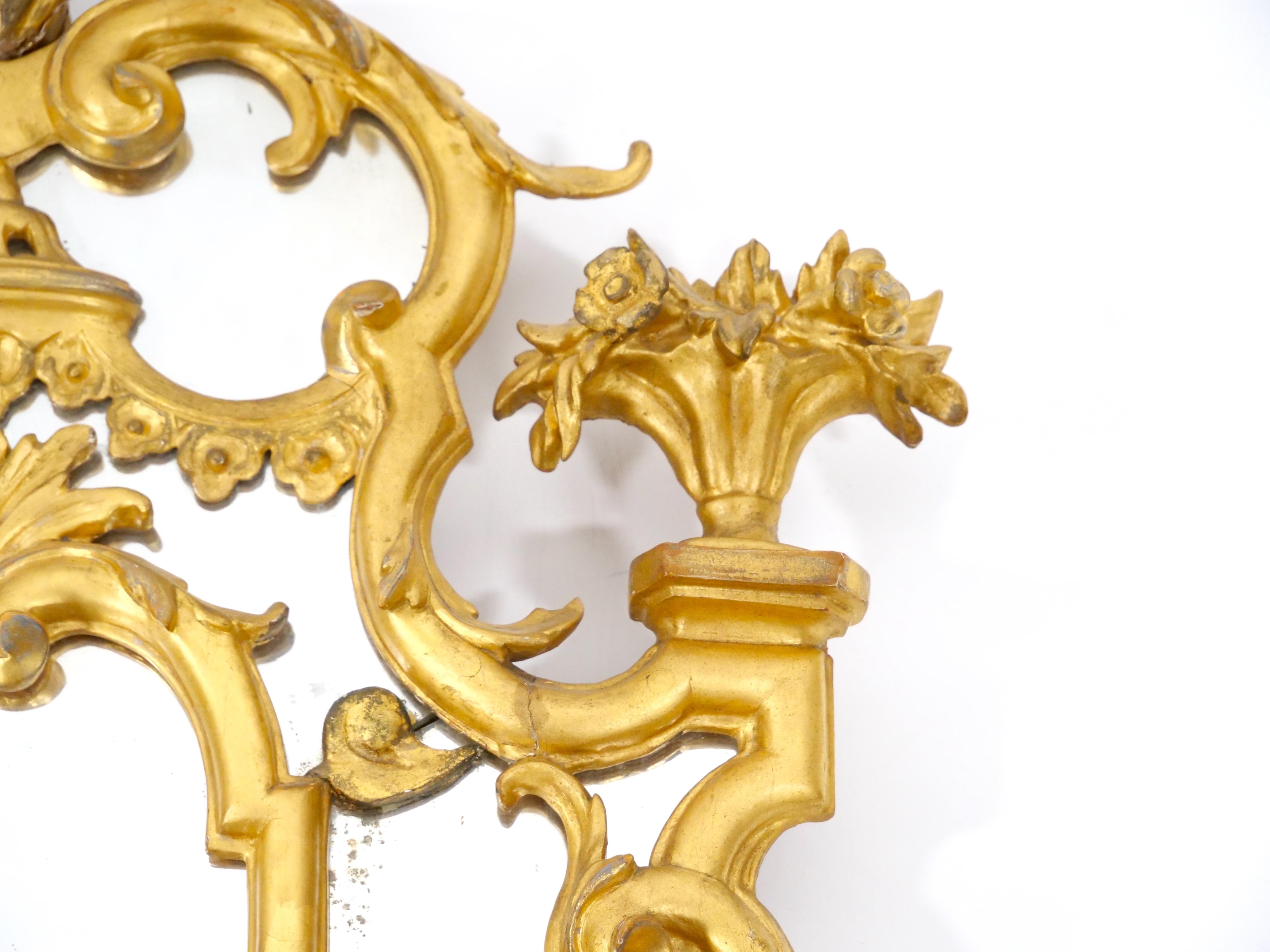 Paire de miroirs décoratifs Girandoles avec cadre en bois doré du 19ème siècle en vente 1