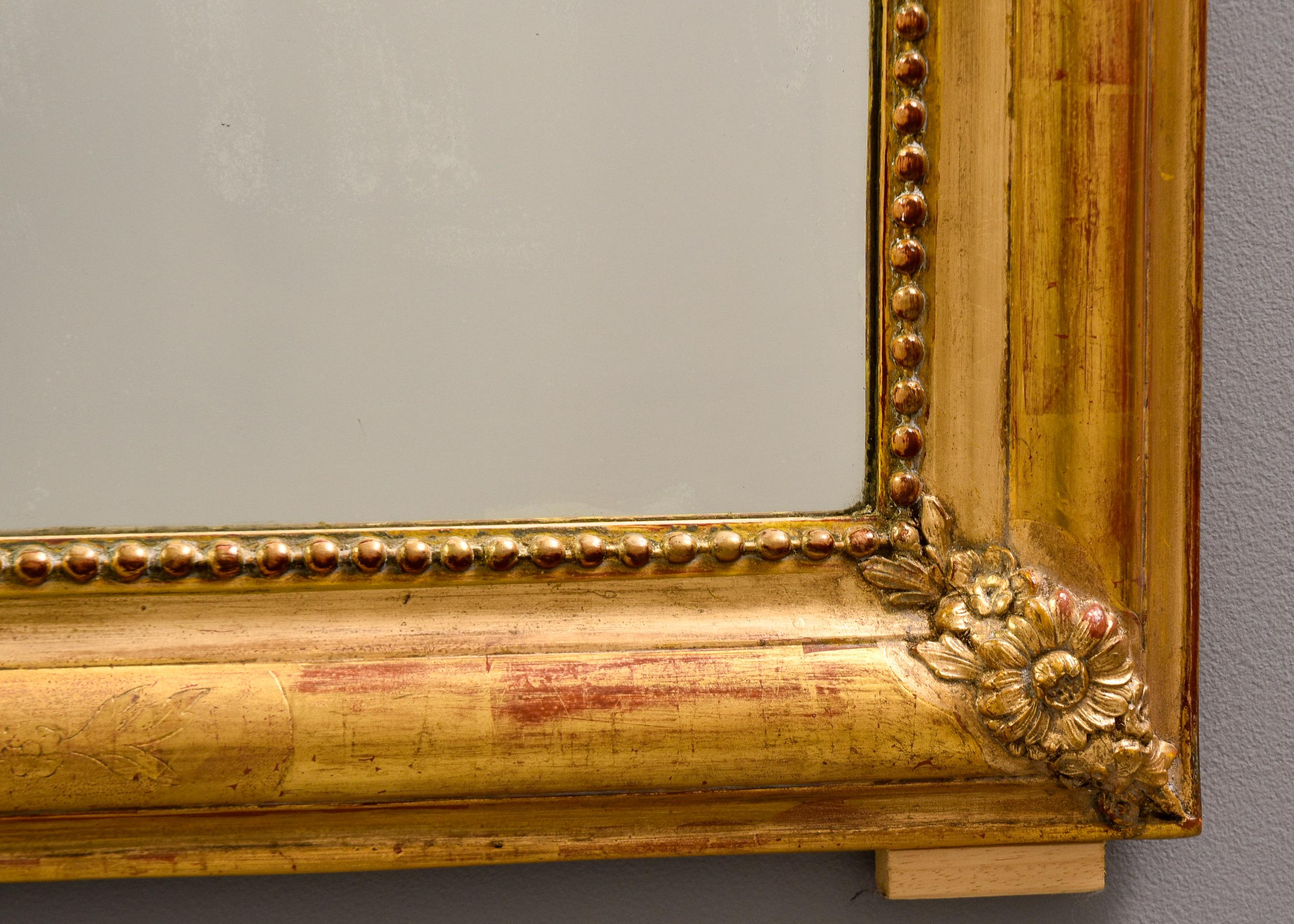 Siglo XIX Madera Dorada  Marco Espejo Louis Philippe con Esquinas Decoradas en venta 6