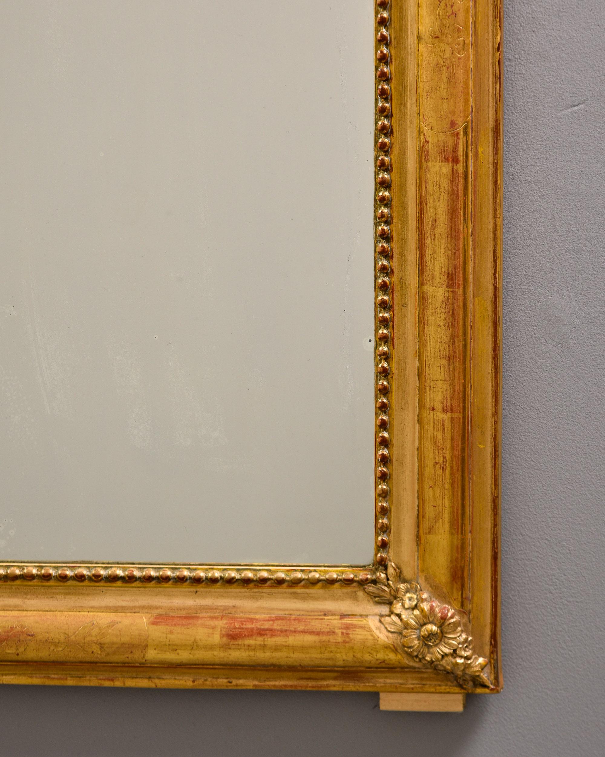 Siglo XIX Madera Dorada  Marco Espejo Louis Philippe con Esquinas Decoradas Francés en venta