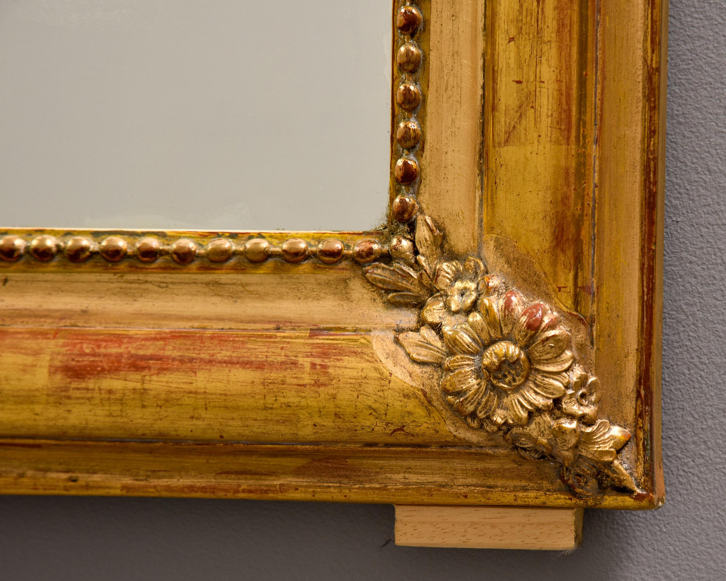 Siglo XIX Madera Dorada  Marco Espejo Louis Philippe con Esquinas Decoradas en venta 2