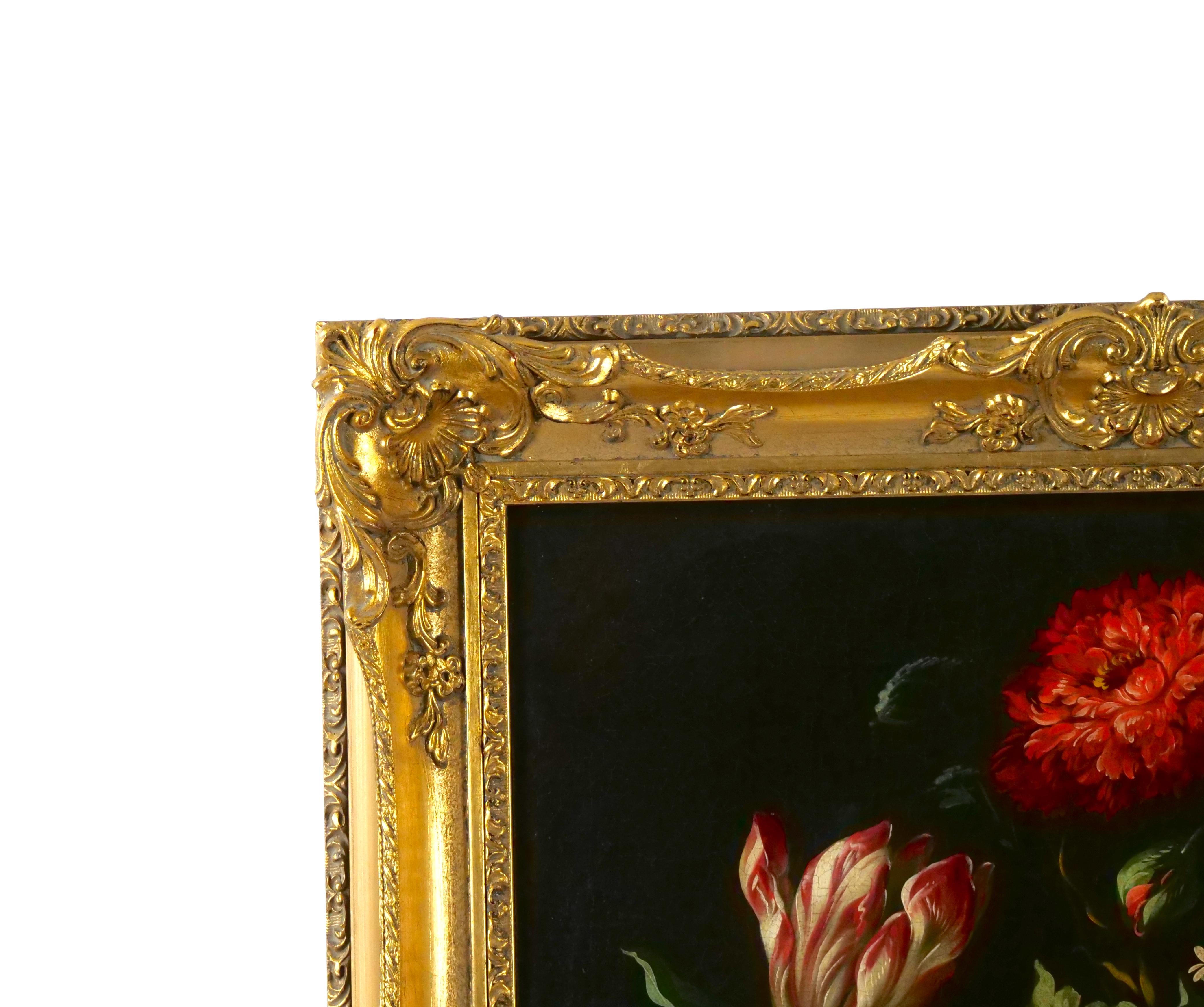 Versetzen Sie sich in die Eleganz des 19. Jahrhunderts mit diesem fesselnden, mit vergoldetem Holz gerahmten Ölgemälde auf Leinwand mit Kranz und Blumenstillleben. Dieses sorgfältig gefertigte Stück verkörpert die zeitlose Anziehungskraft der