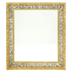 Miroir mural biseauté du 19e siècle encadré de bois doré