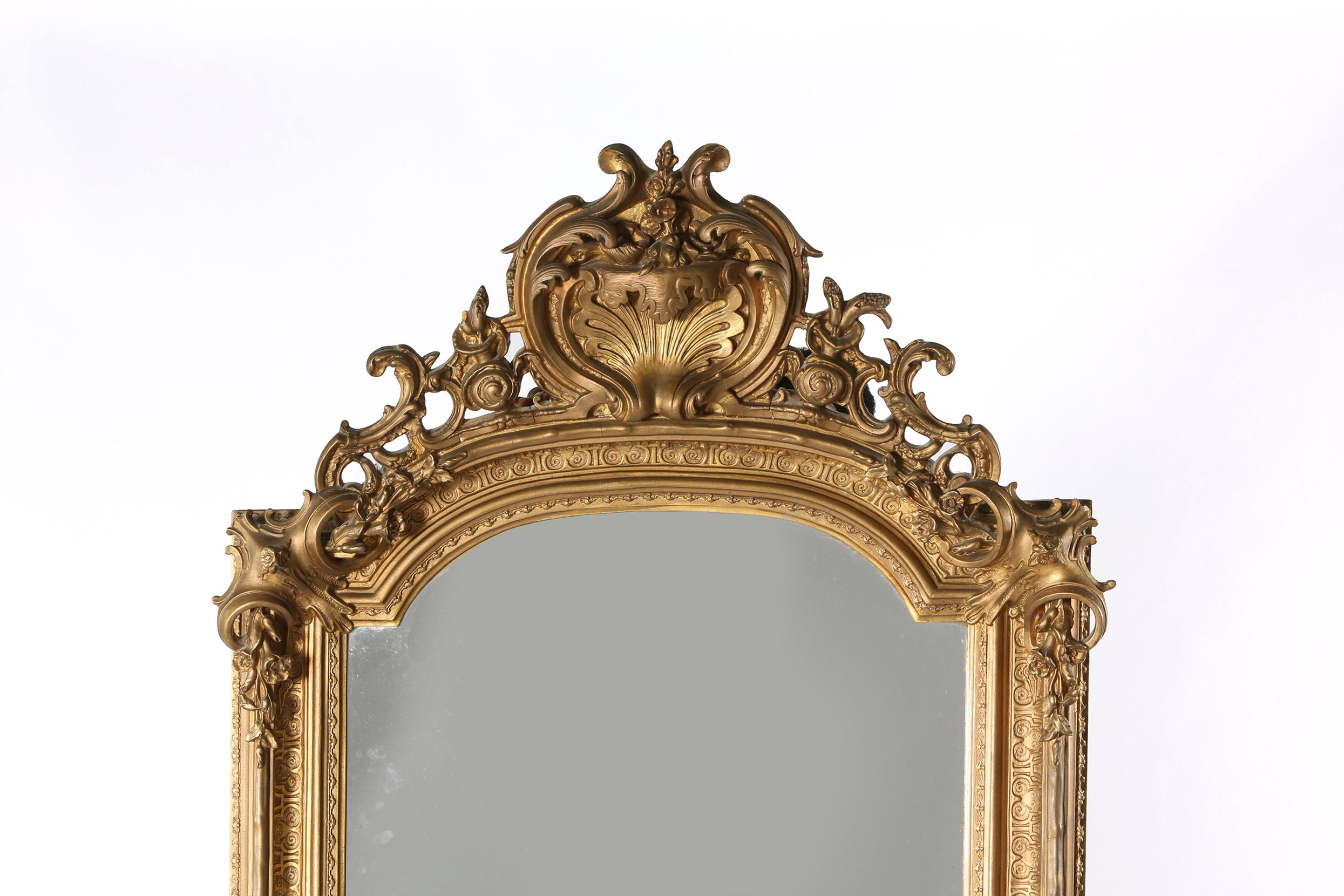 19th Century Giltwood Framed Hanging Wall Mirror In Good Condition In Tarry Town, NY