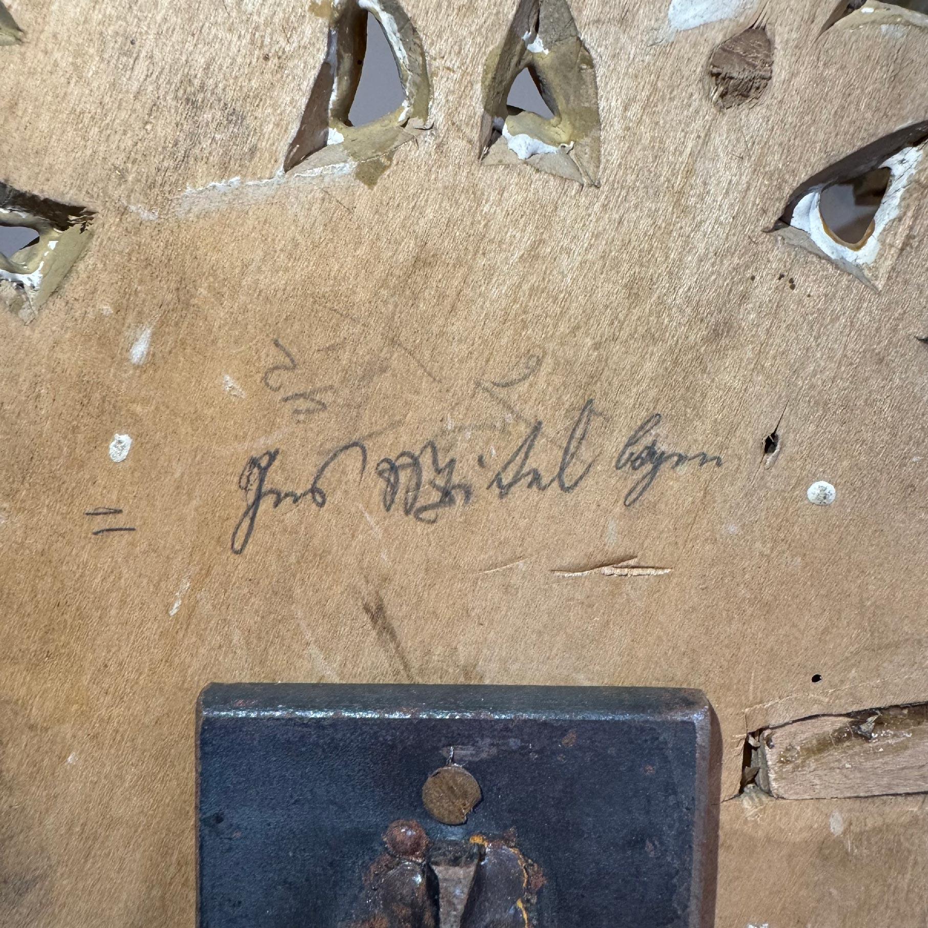 19th Century Gilt Wooden Ceiling Rose On Stand Tallado a mano en venta