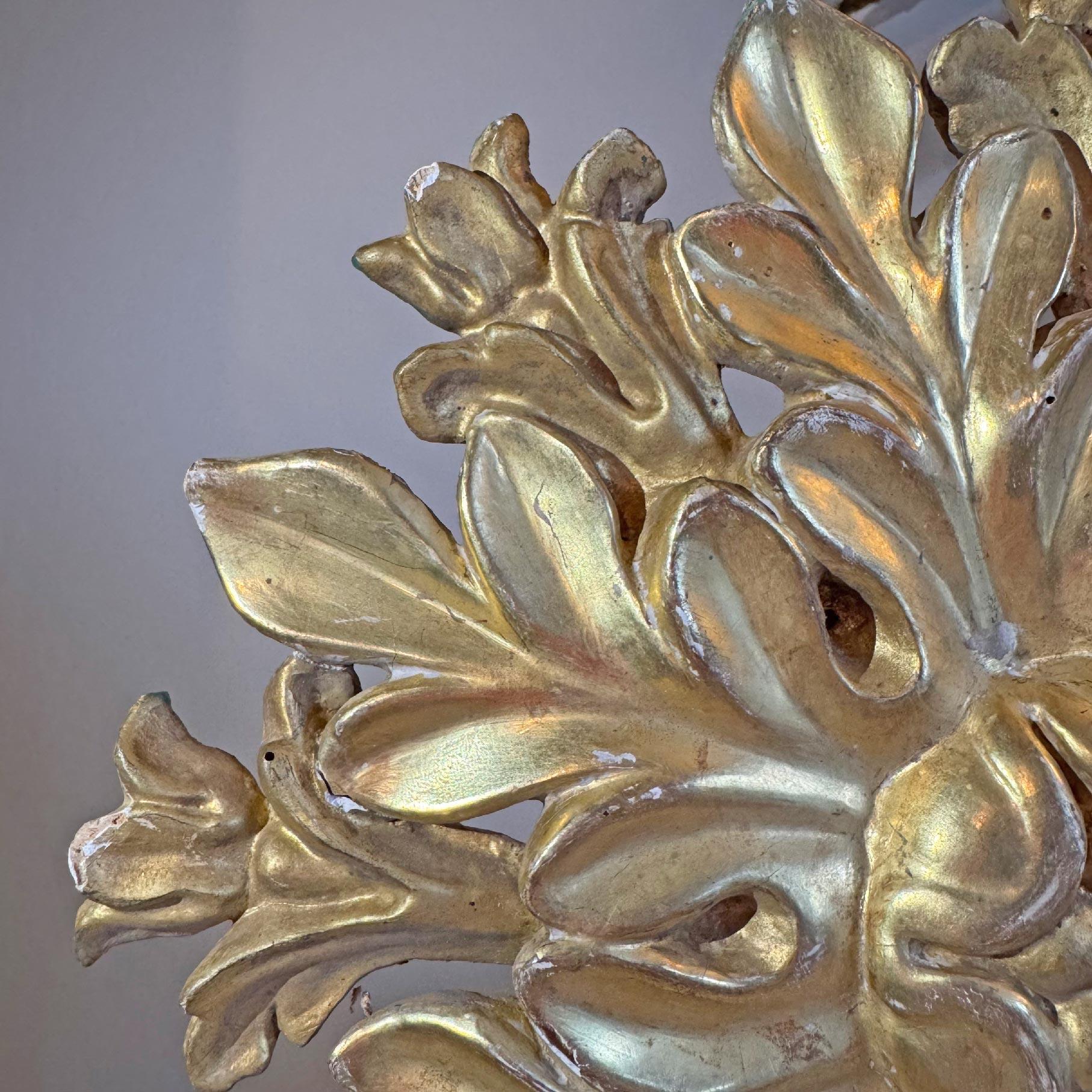 19th Century Gilt Wooden Ceiling Rose On Stand en Bueno estado para la venta en Hastings, GB