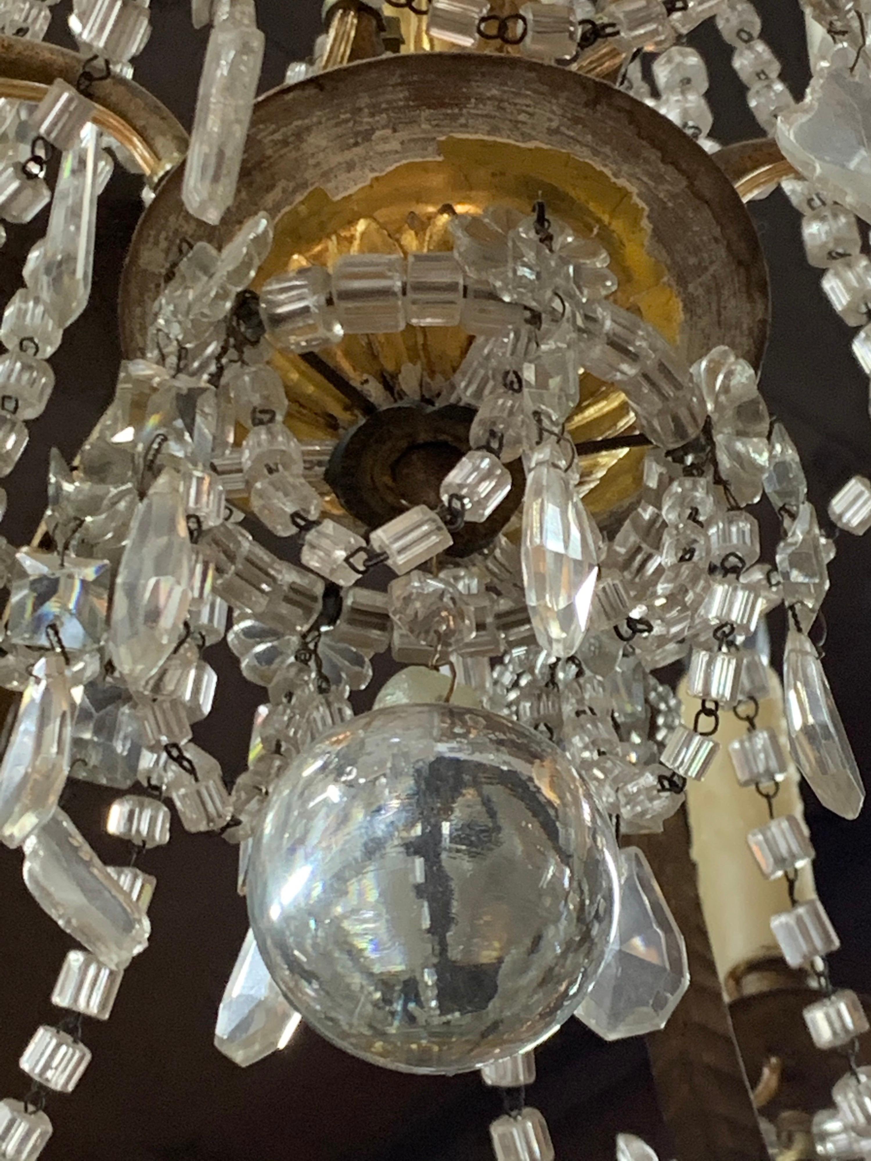 6-Licht-Kronleuchter aus vergoldetem Holz und Kristall aus dem 19. Jahrhundert 3