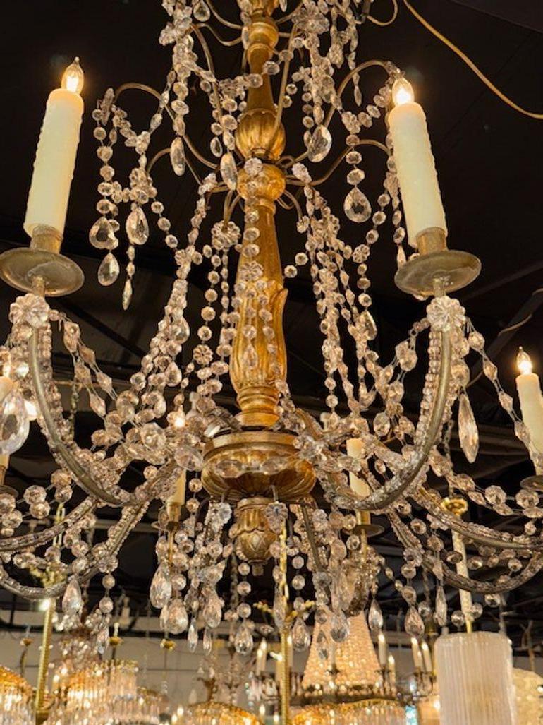 Italiano Lampadari in legno dorato e cristallo di Genova del XIX secolo in vendita
