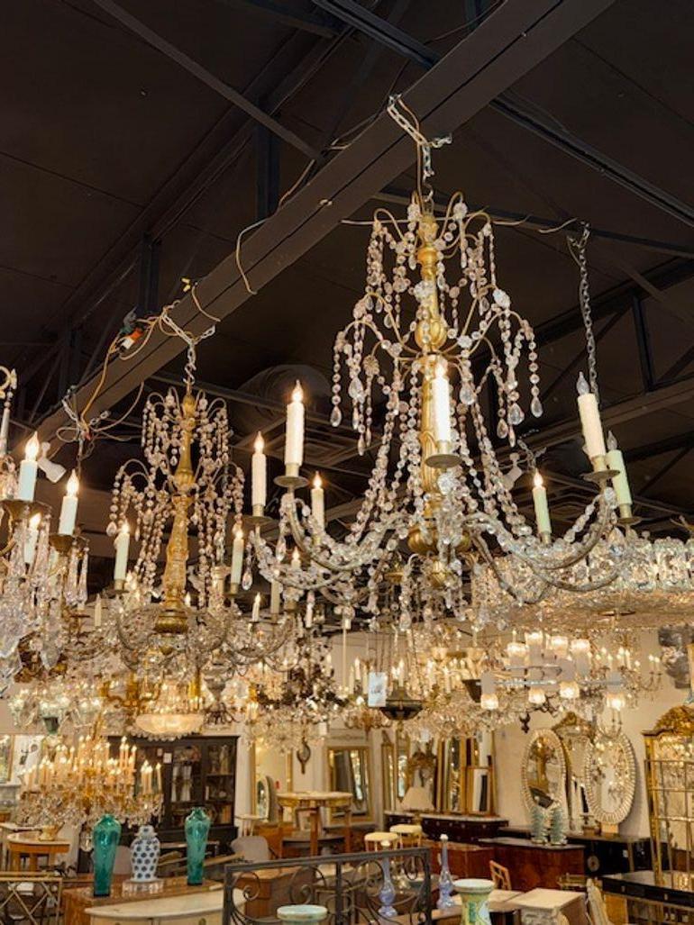 Scuola di Amsterdam Lampadari in legno dorato e cristallo di Genova del XIX secolo in vendita