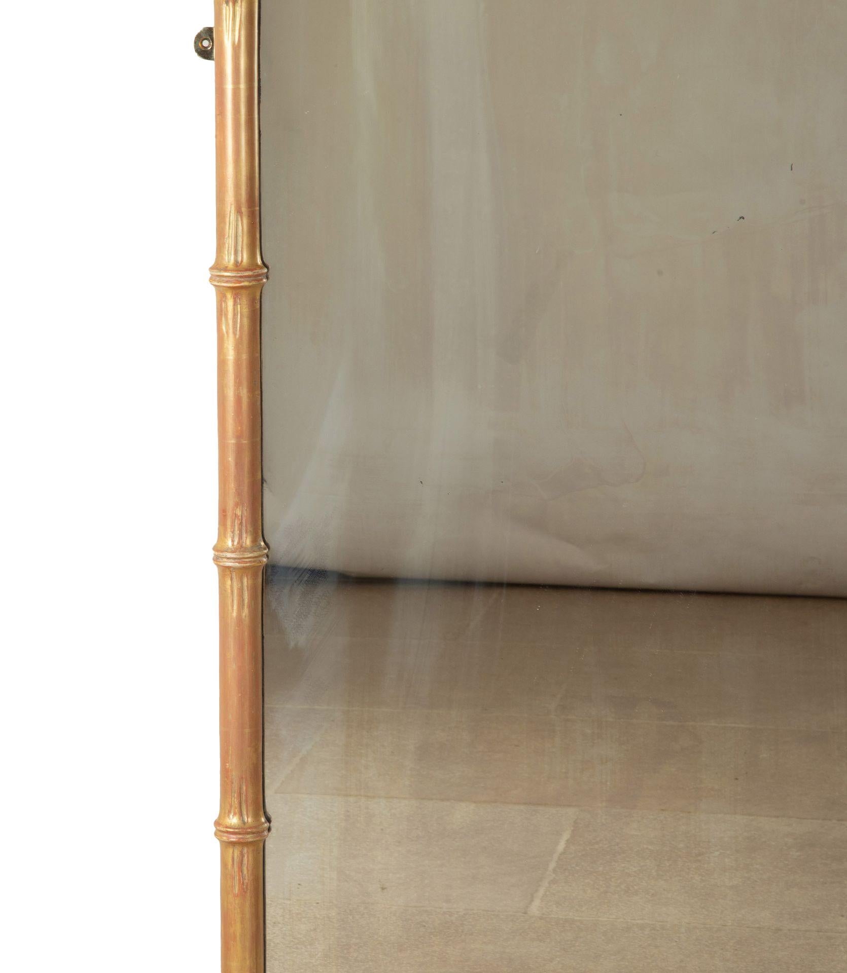 Specchio a bracci del XIX secolo in legno dorato e finto bambù in vendita 1