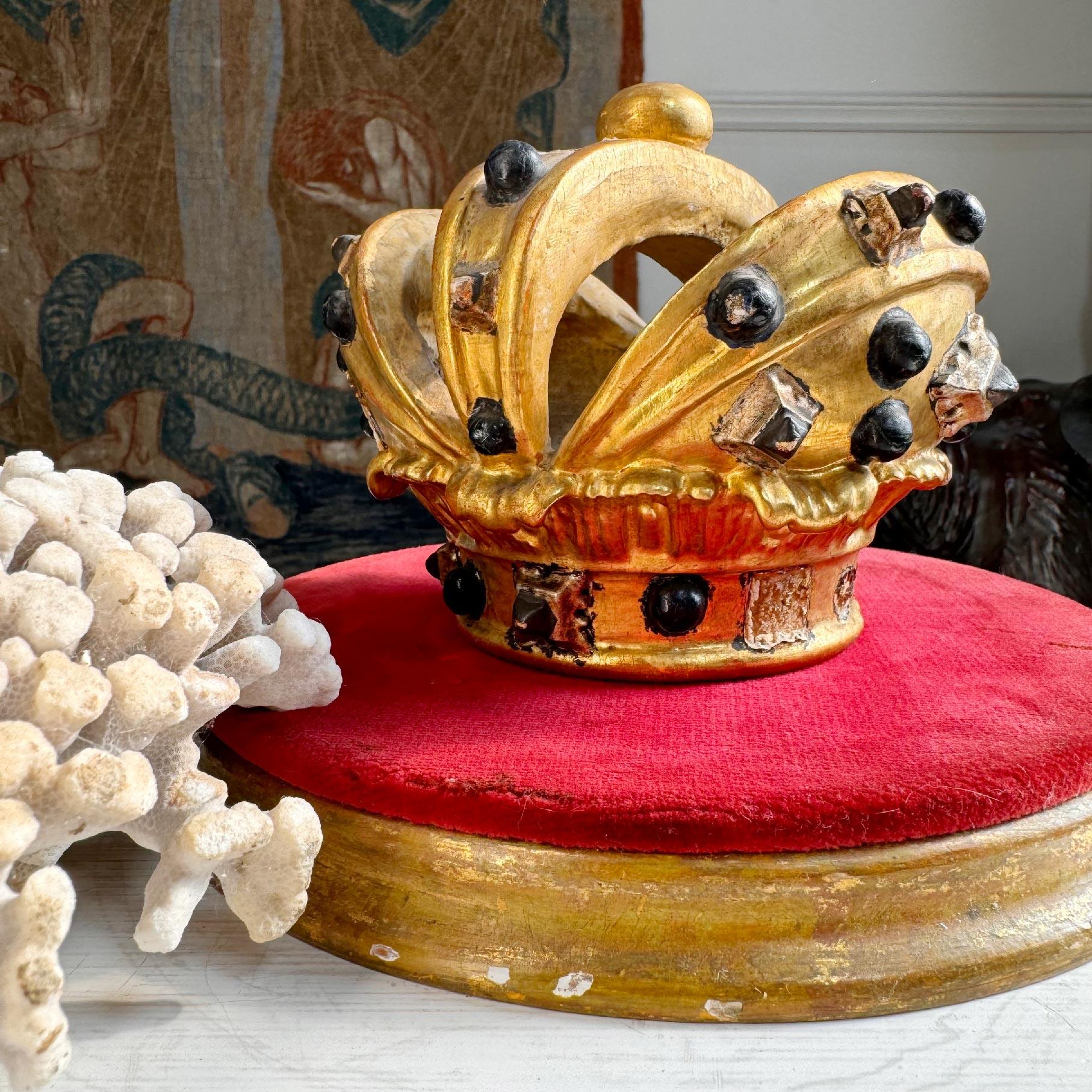 Baroque 19th Century Giltwood and Gesso Catholic Processional Crown For Sale