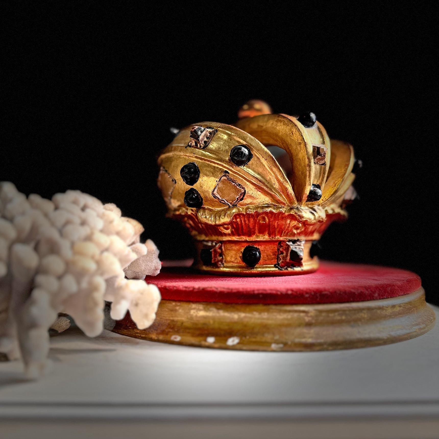 Corona da processione cattolica in legno dorato e gesso del XIX secolo in vendita 1