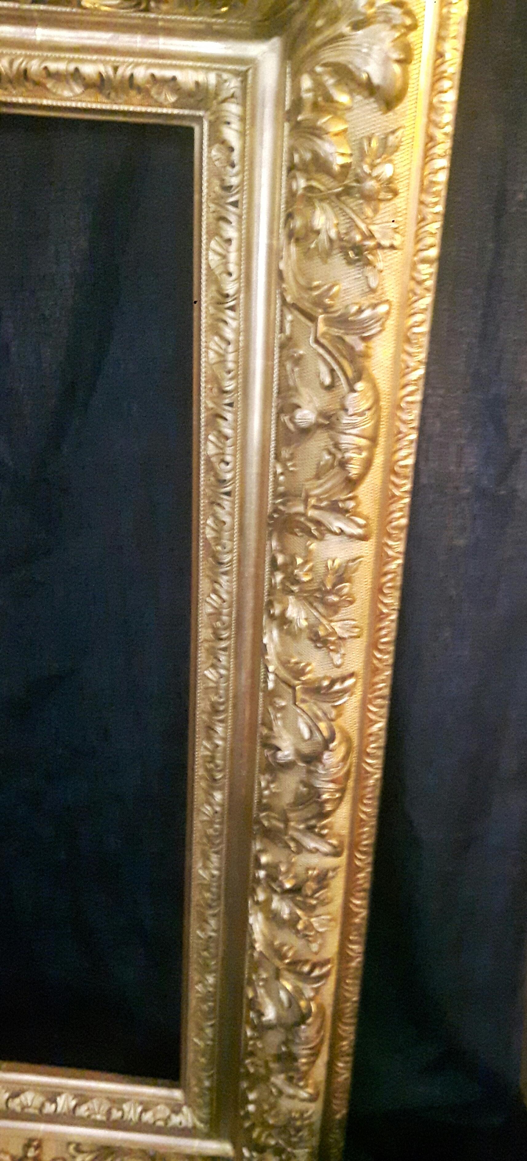 Rococo Cadre en bois doré et gesso du 19e siècle en vente