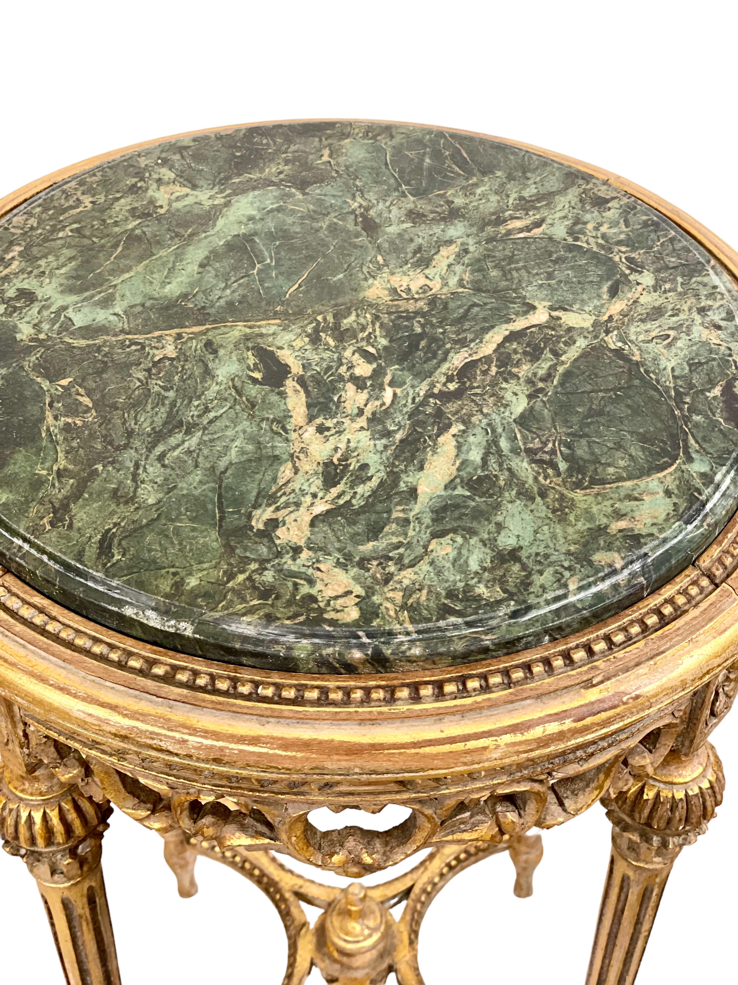 Table de Gueridon en bois doré et marbre vert du 19e siècle en vente 1