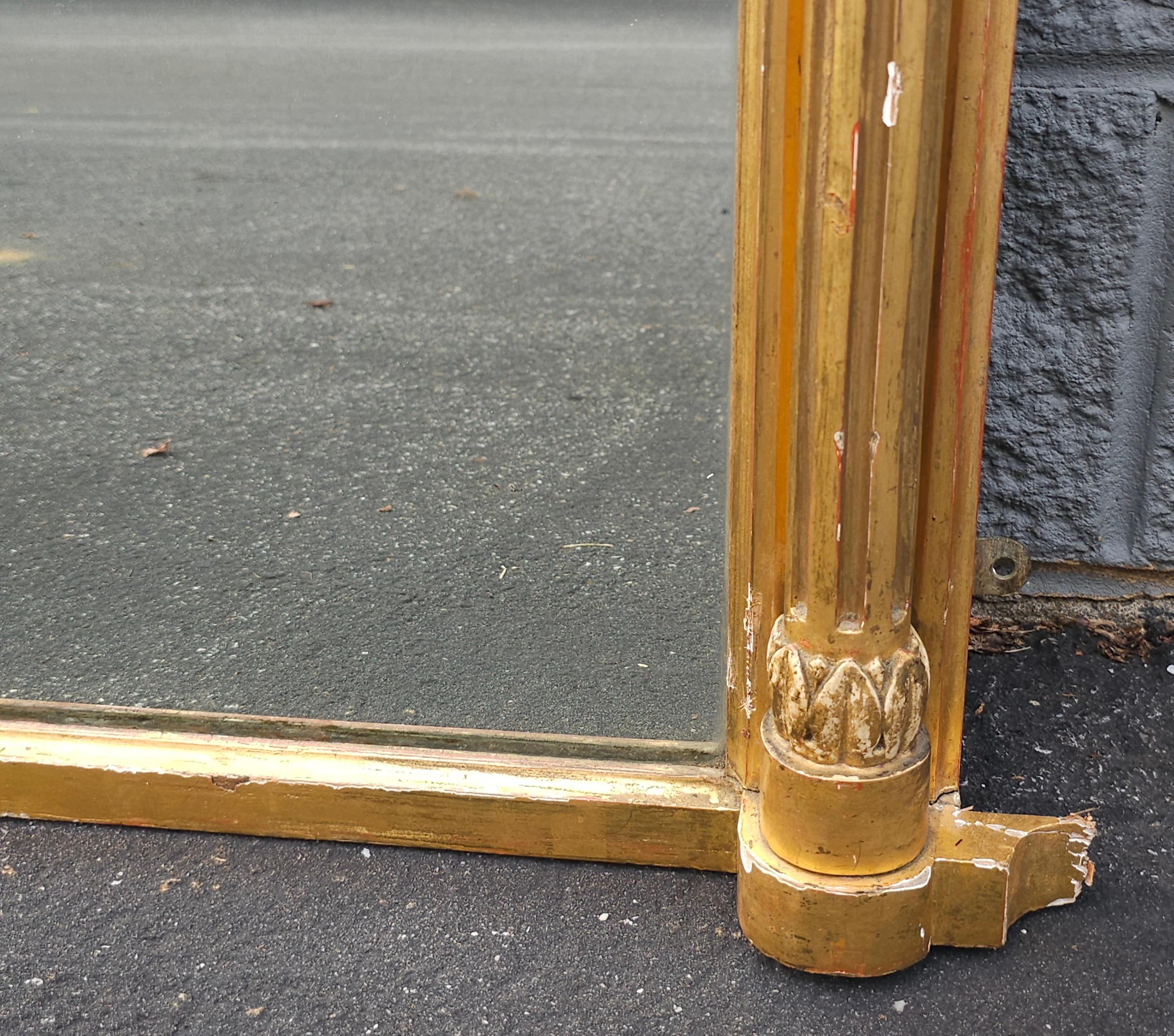 Specchio ad arco in legno dorato del XIX secolo in vendita 2