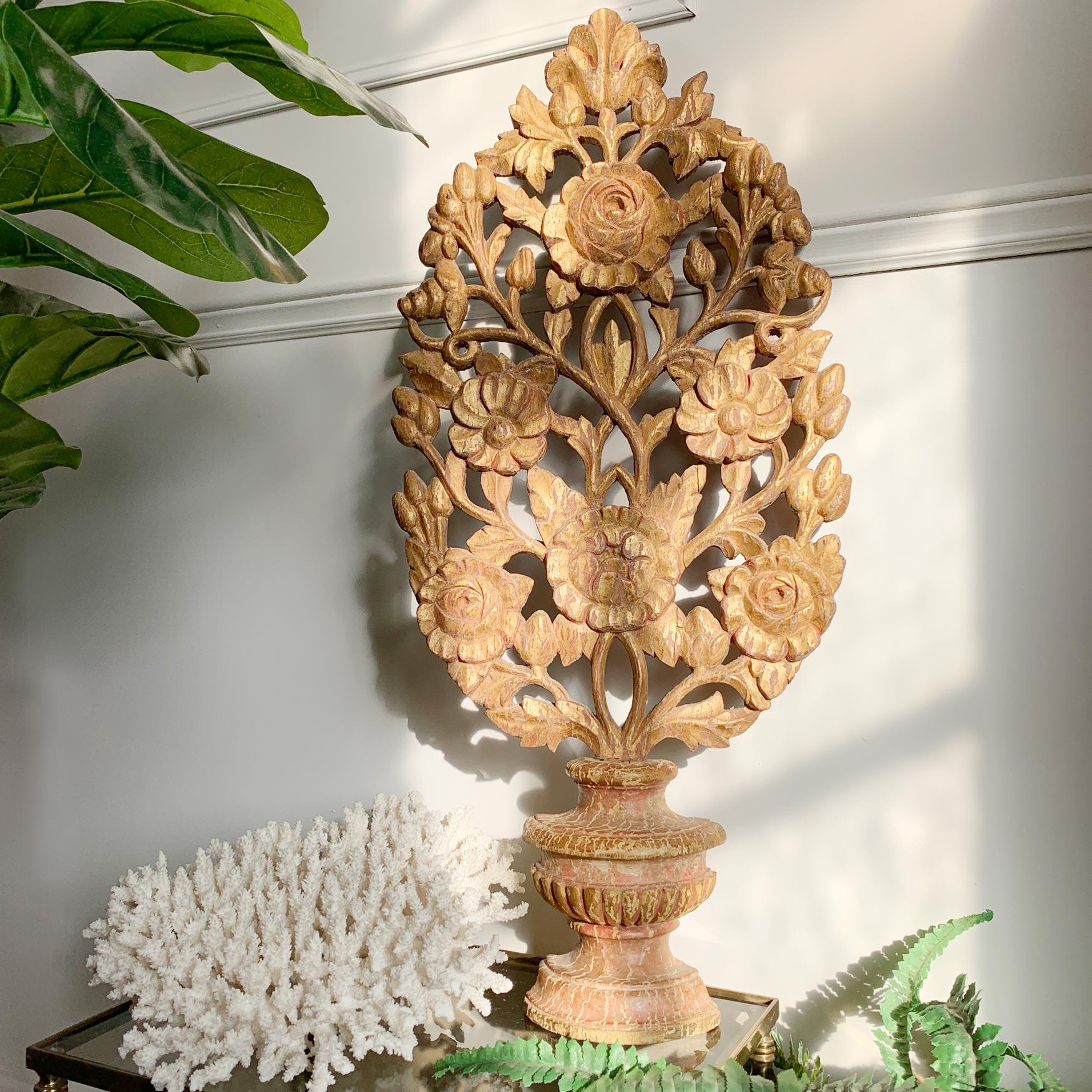 Allemand Vase d'autel baroque d'église en bois doré du 19ème siècle en vente